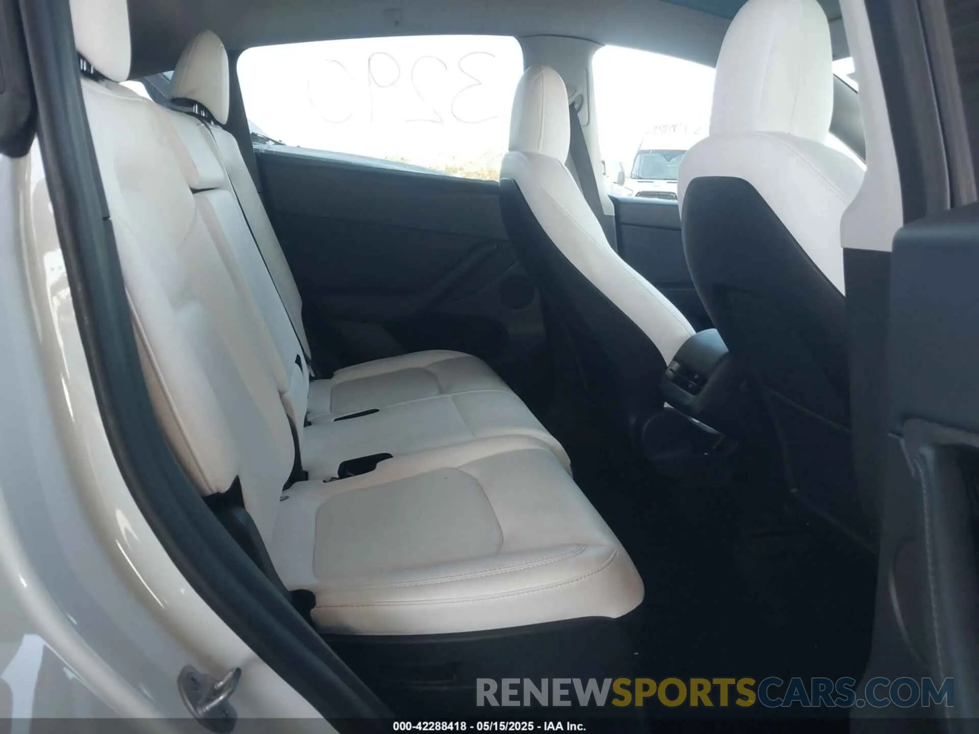 8 Photograph of a damaged car 7SAYGAEE5PF642138 TESLA MODEL Y 2023