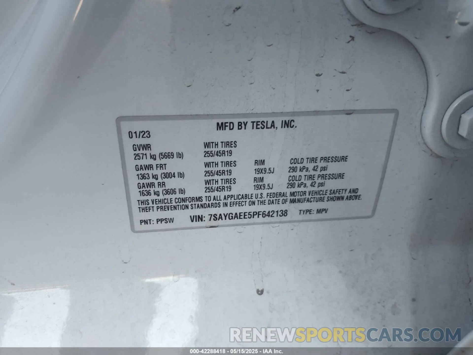 9 Photograph of a damaged car 7SAYGAEE5PF642138 TESLA MODEL Y 2023