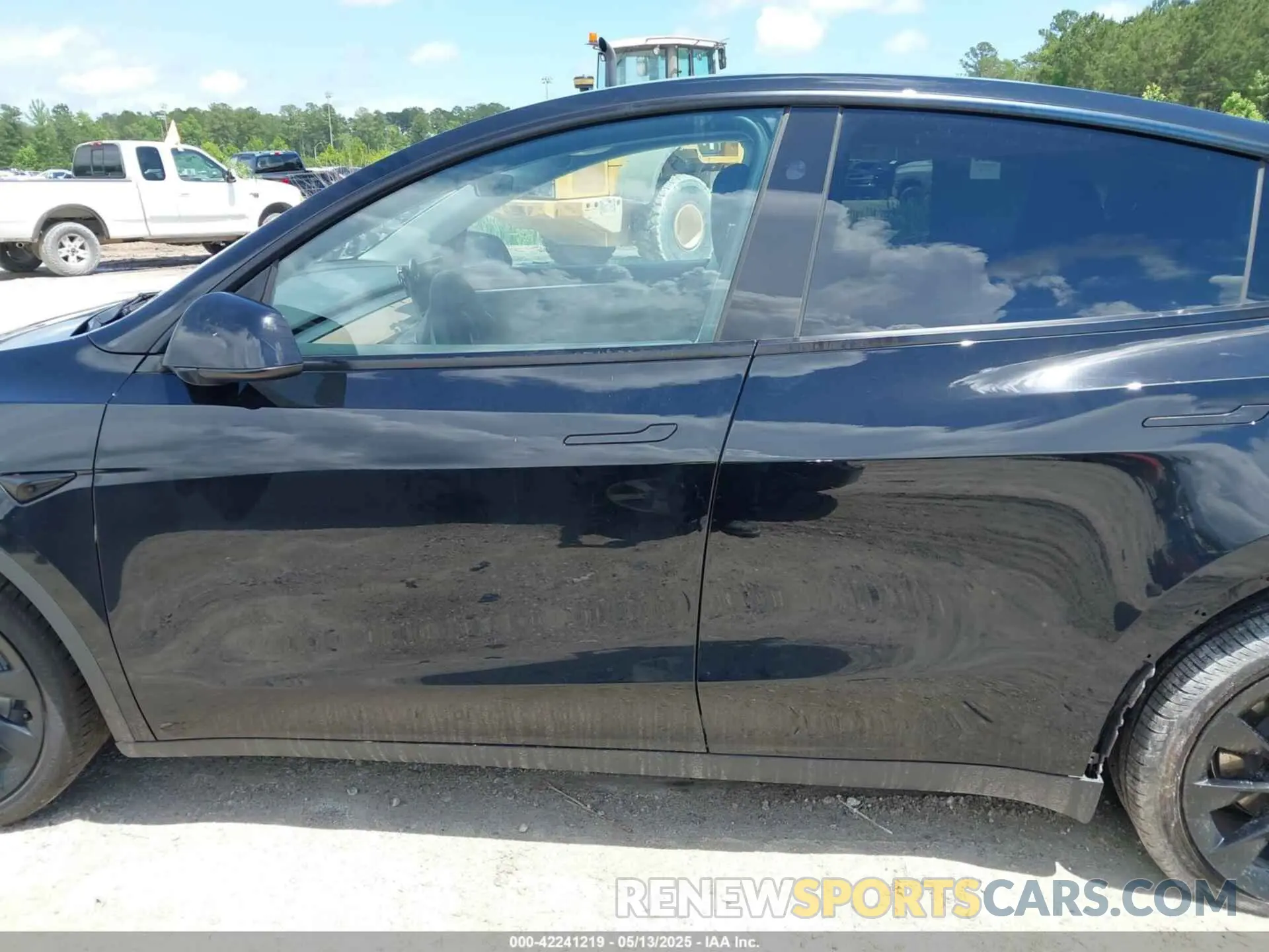 14 Photograph of a damaged car 7SAYGAEE5PF878157 TESLA MODEL Y 2023