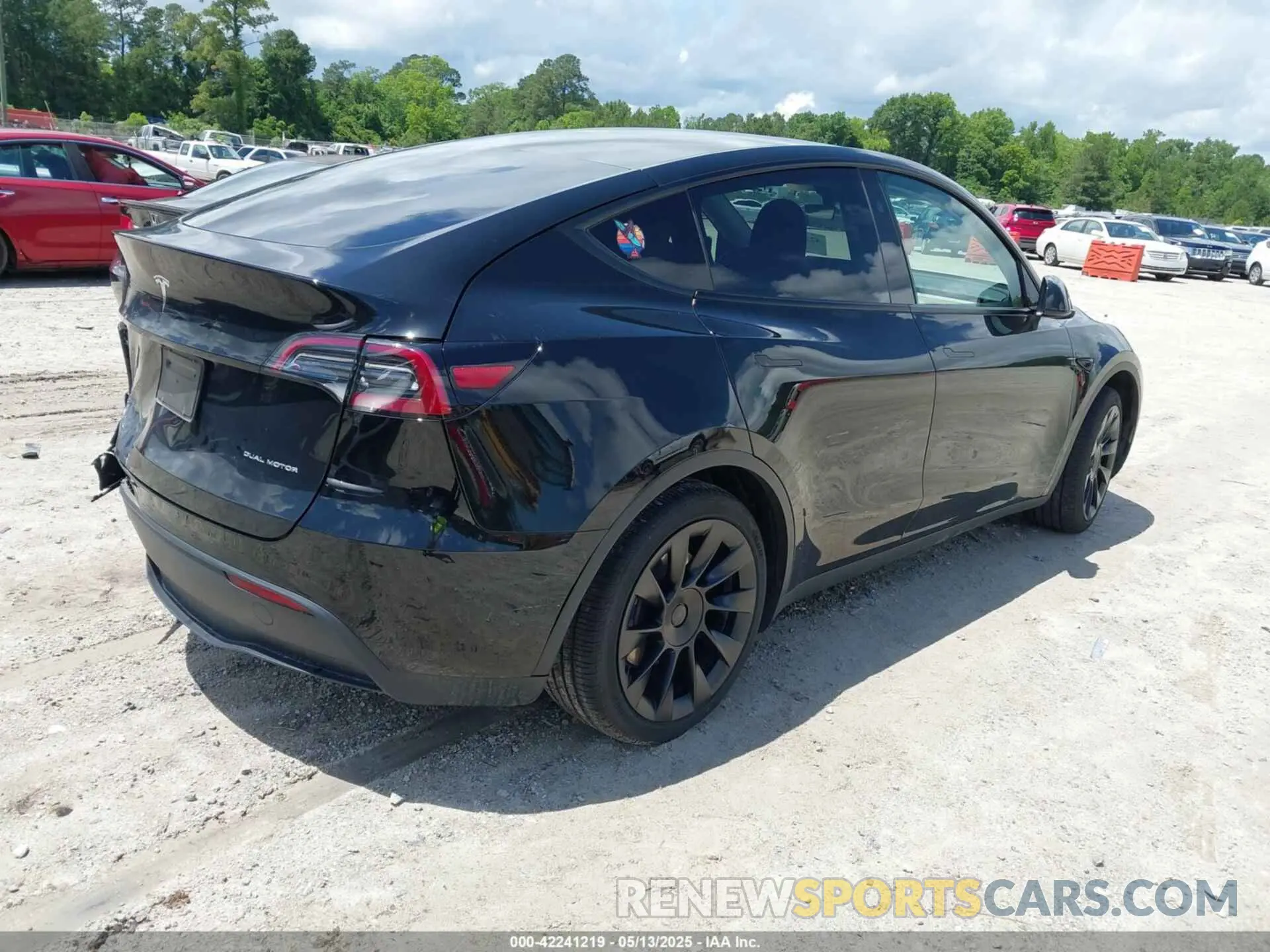 4 Photograph of a damaged car 7SAYGAEE5PF878157 TESLA MODEL Y 2023