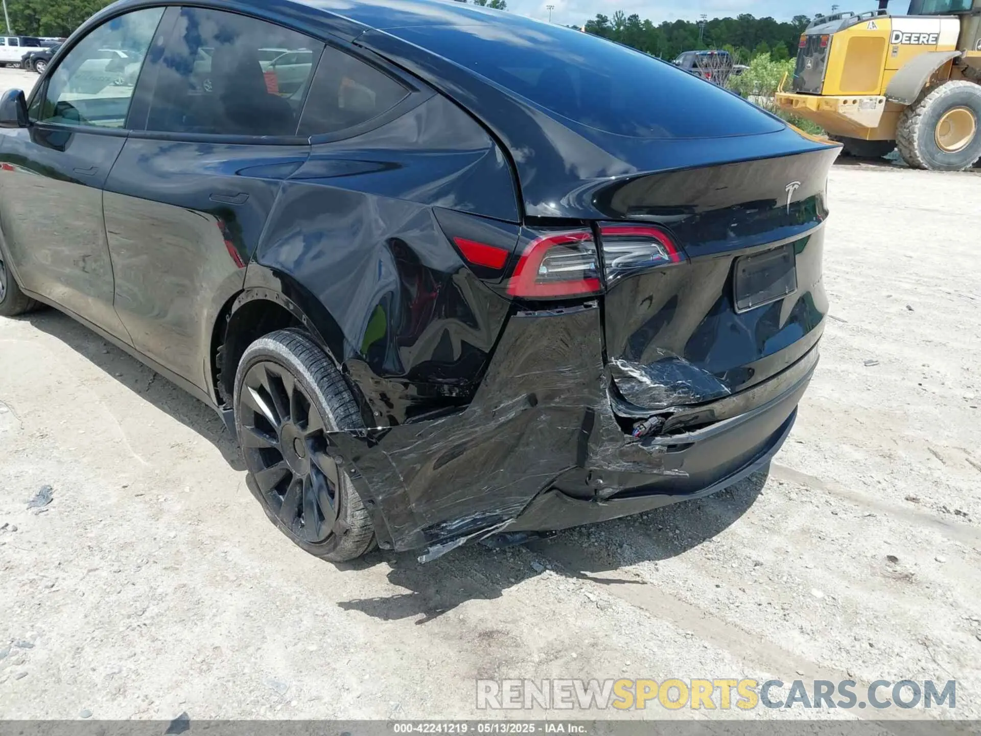 6 Photograph of a damaged car 7SAYGAEE5PF878157 TESLA MODEL Y 2023