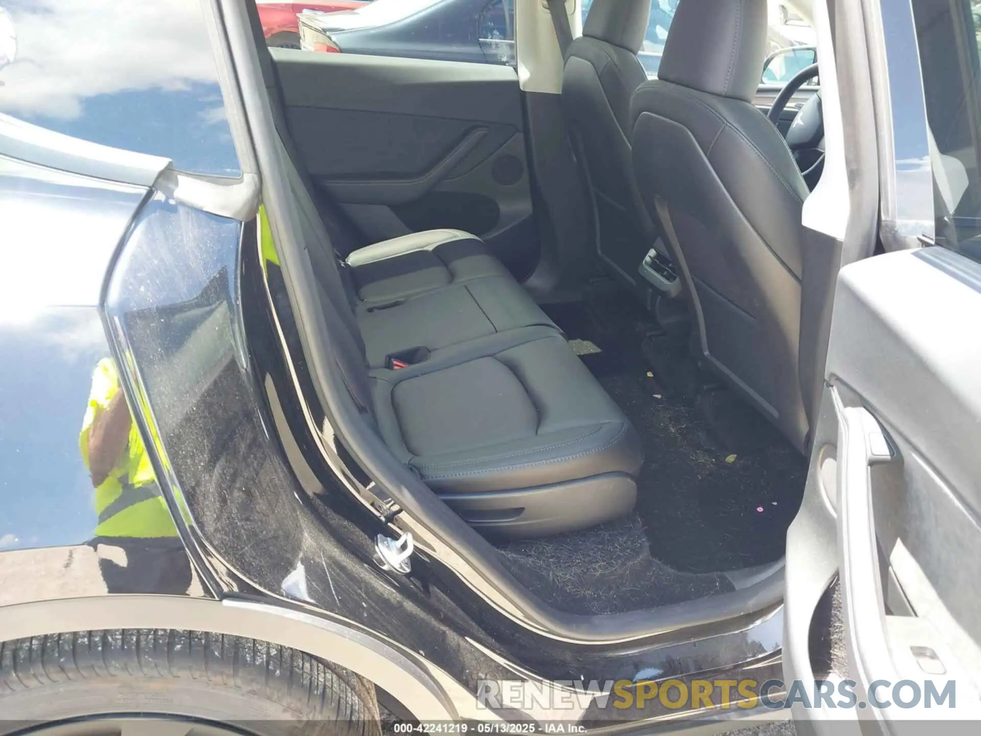 8 Photograph of a damaged car 7SAYGAEE5PF878157 TESLA MODEL Y 2023