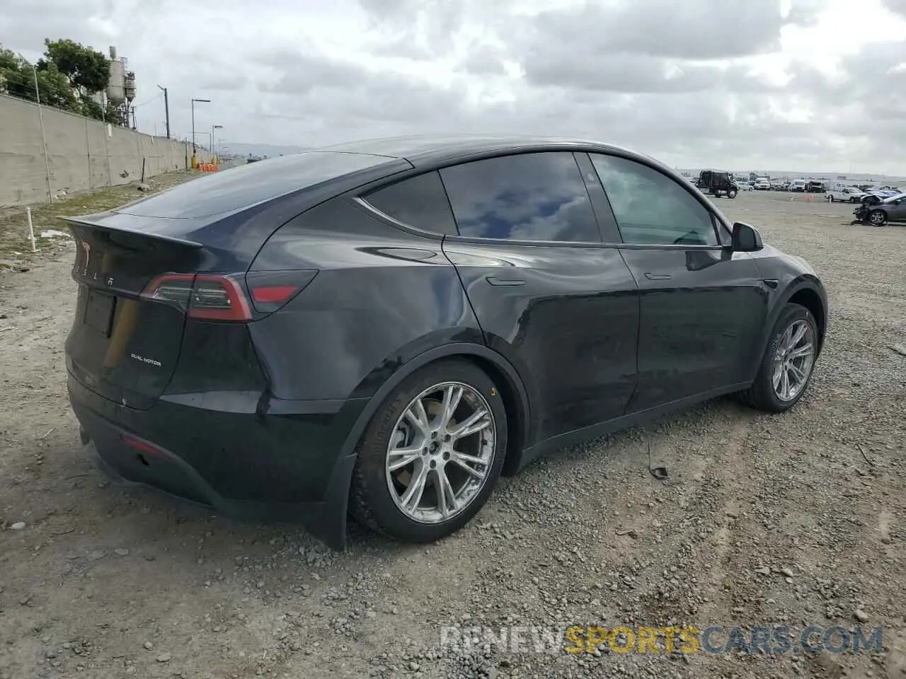 3 Photograph of a damaged car 7SAYGAEE5PF880779 TESLA MODEL Y 2023