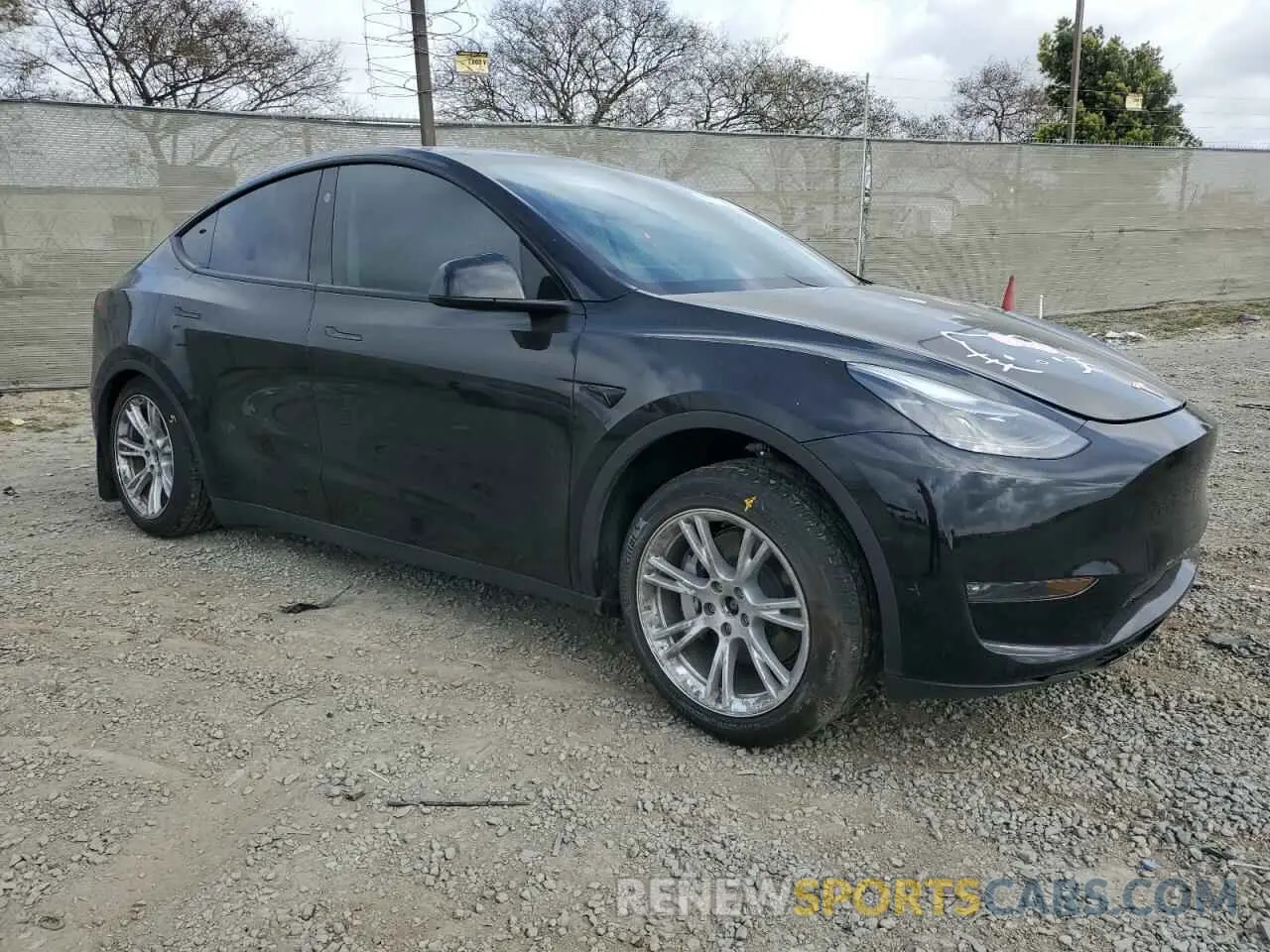 4 Photograph of a damaged car 7SAYGAEE5PF880779 TESLA MODEL Y 2023