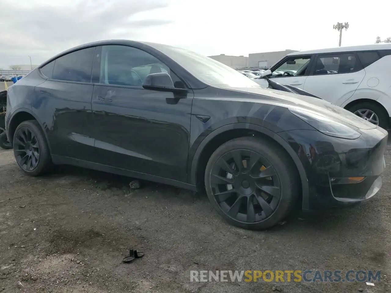4 Photograph of a damaged car 7SAYGAEE5PF902148 TESLA MODEL Y 2023