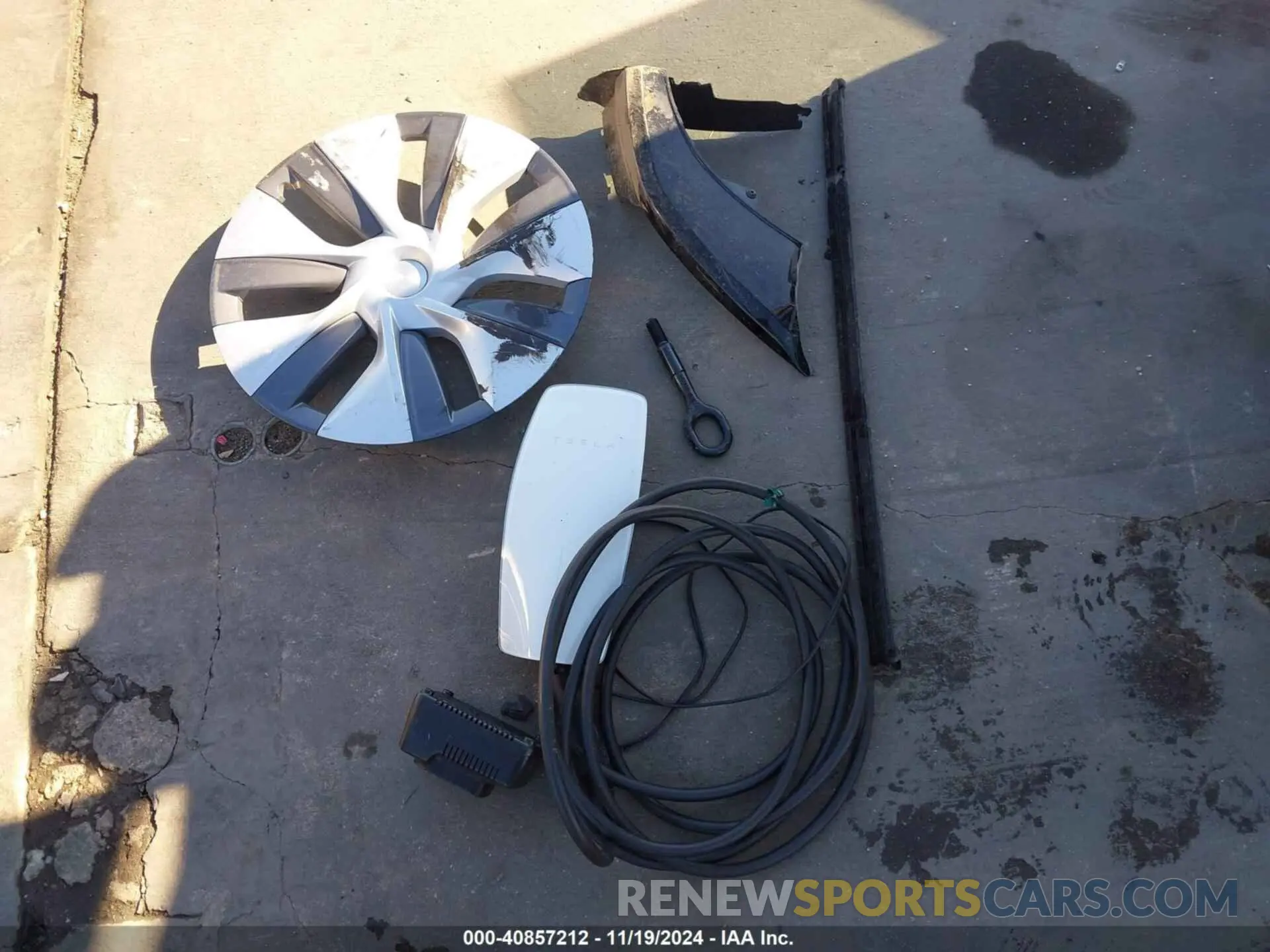 11 Photograph of a damaged car 7SAYGAEE5PF904904 TESLA MODEL Y 2023