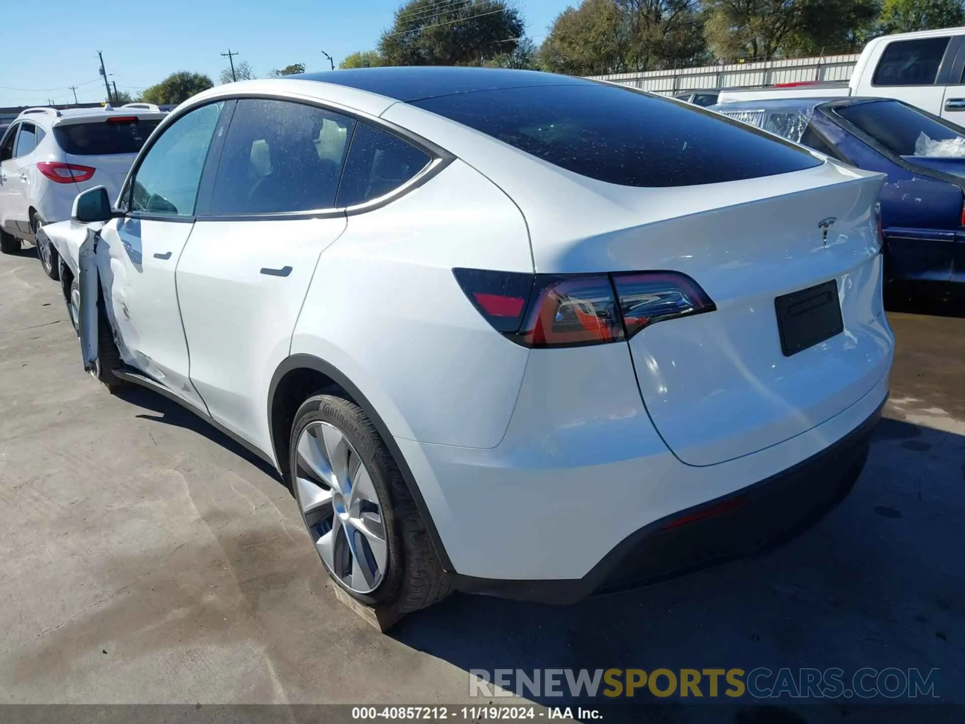 3 Photograph of a damaged car 7SAYGAEE5PF904904 TESLA MODEL Y 2023