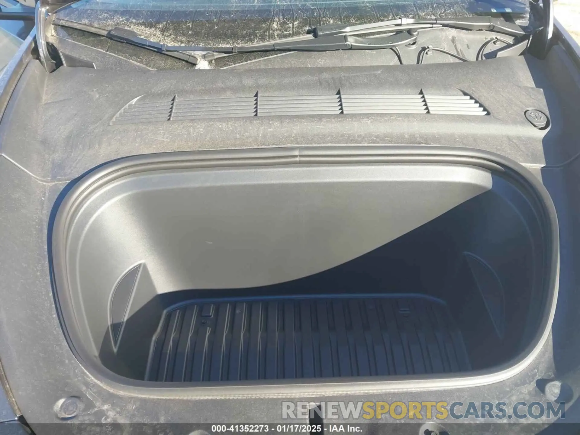 10 Photograph of a damaged car 7SAYGAEE5PF927115 TESLA MODEL Y 2023