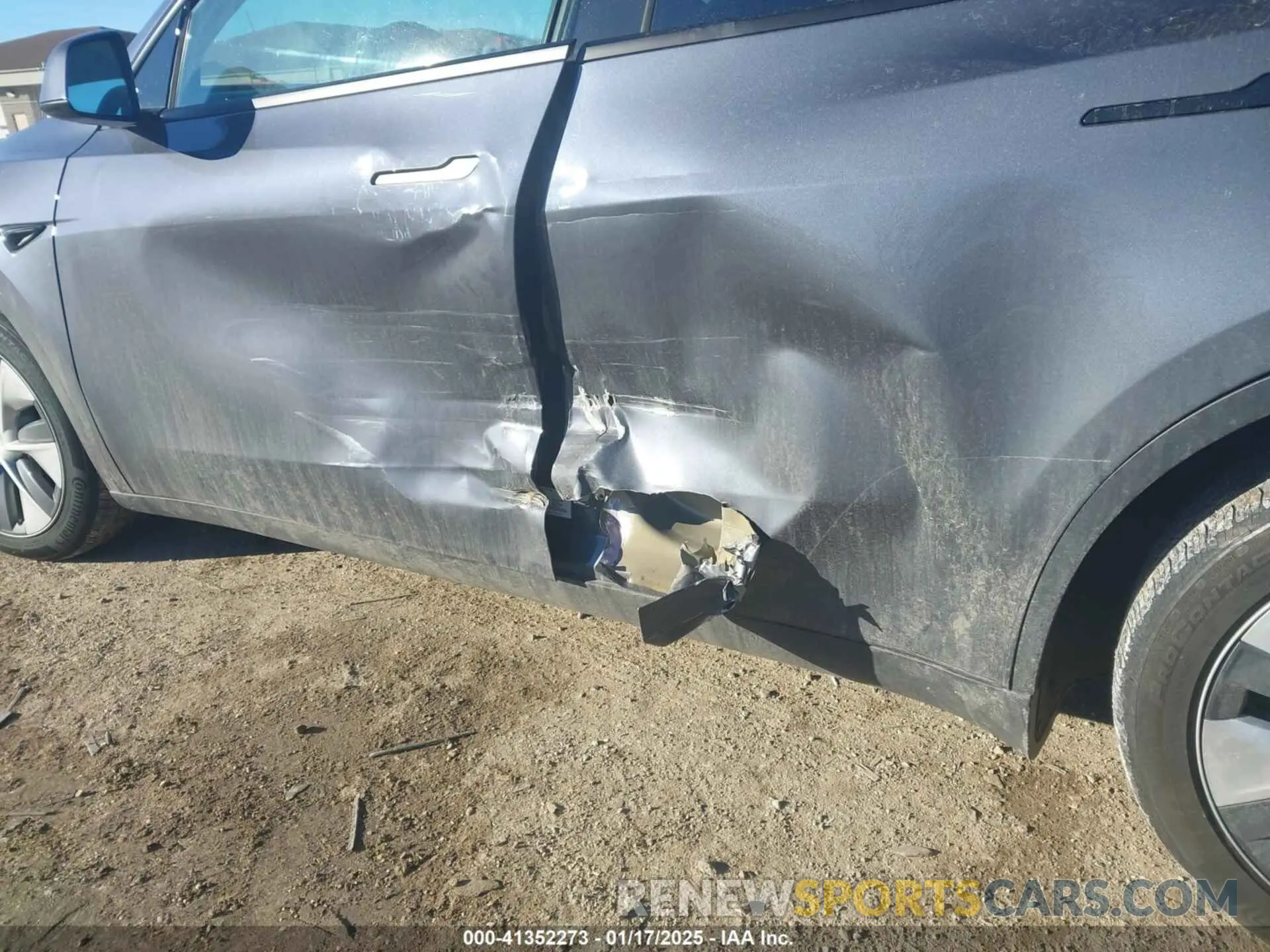 6 Photograph of a damaged car 7SAYGAEE5PF927115 TESLA MODEL Y 2023
