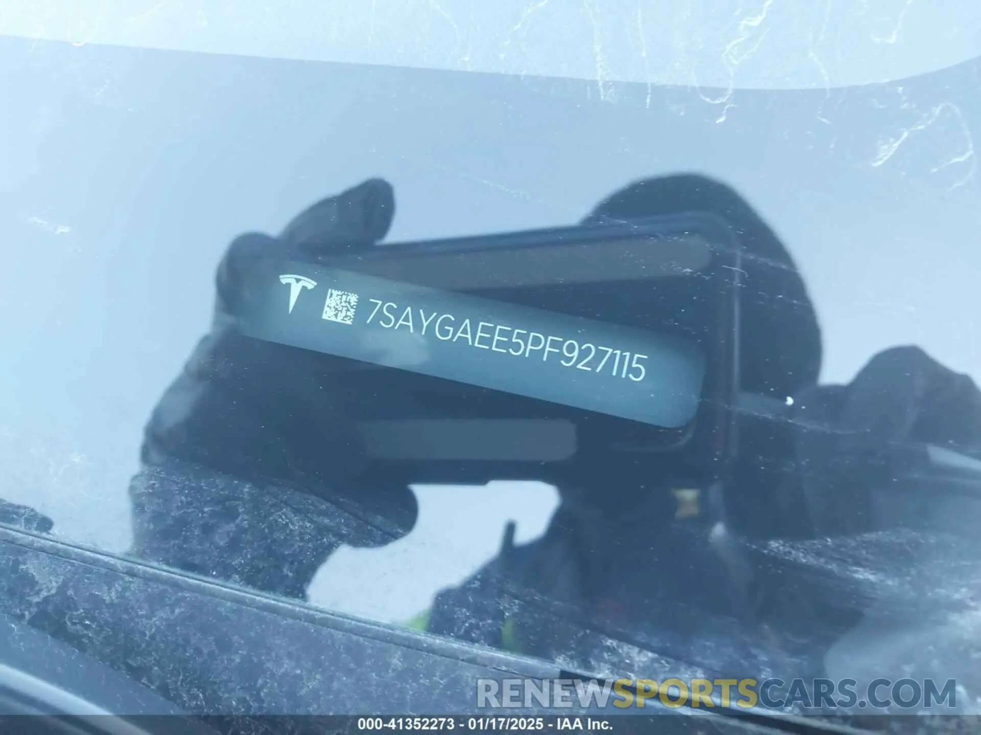 9 Photograph of a damaged car 7SAYGAEE5PF927115 TESLA MODEL Y 2023