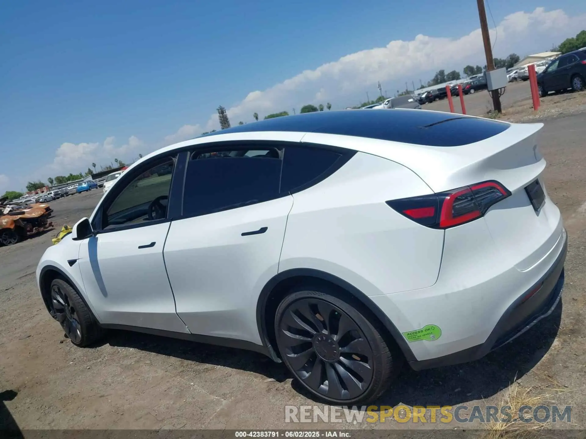 15 Photograph of a damaged car 7SAYGAEE6PF610721 TESLA MODEL Y 2023