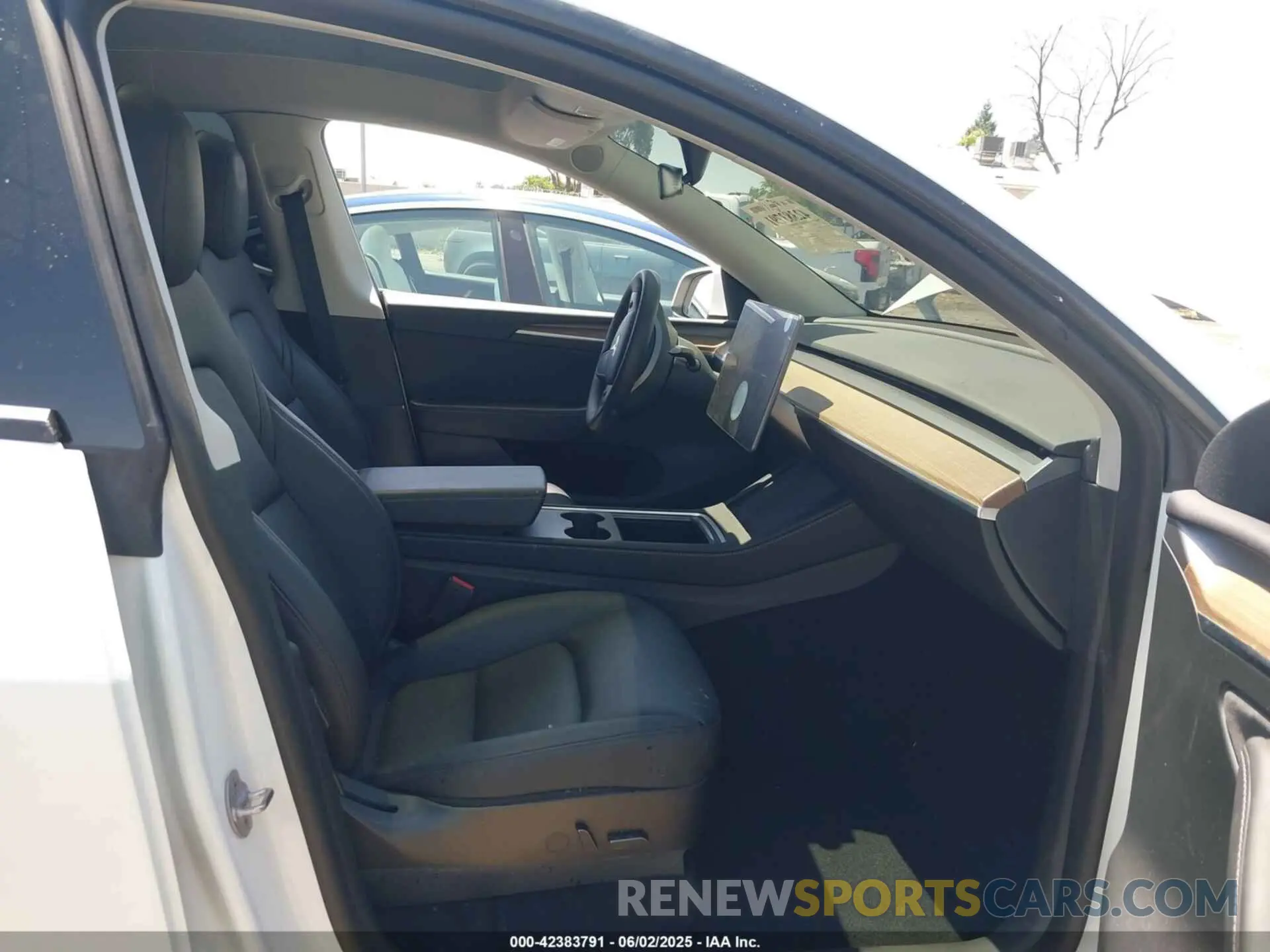 5 Photograph of a damaged car 7SAYGAEE6PF610721 TESLA MODEL Y 2023
