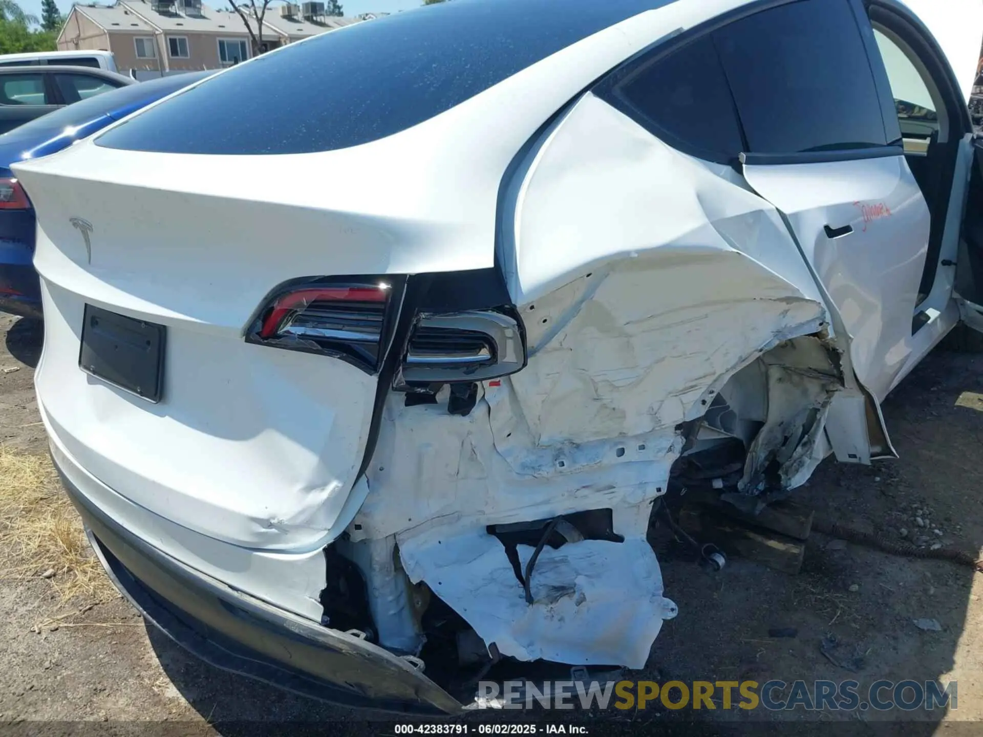 6 Photograph of a damaged car 7SAYGAEE6PF610721 TESLA MODEL Y 2023