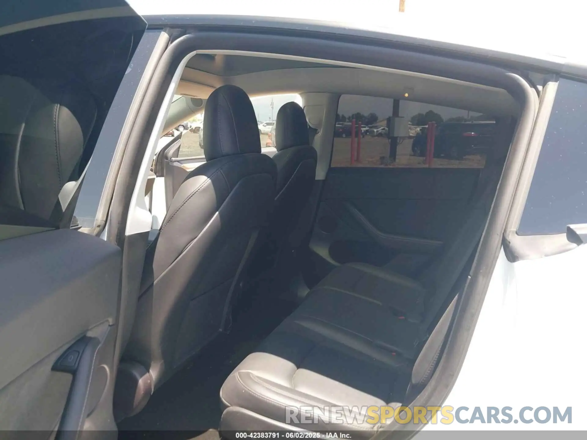 8 Photograph of a damaged car 7SAYGAEE6PF610721 TESLA MODEL Y 2023