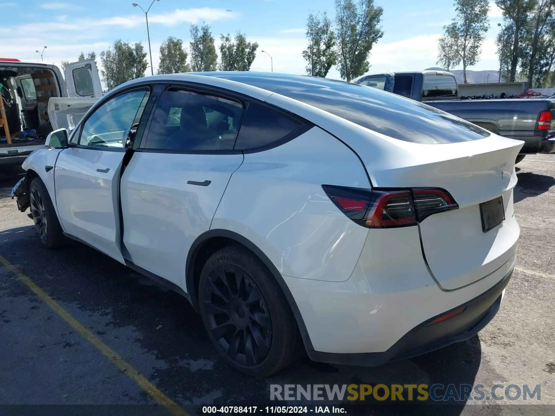3 Photograph of a damaged car 7SAYGAEE6PF662625 TESLA MODEL Y 2023