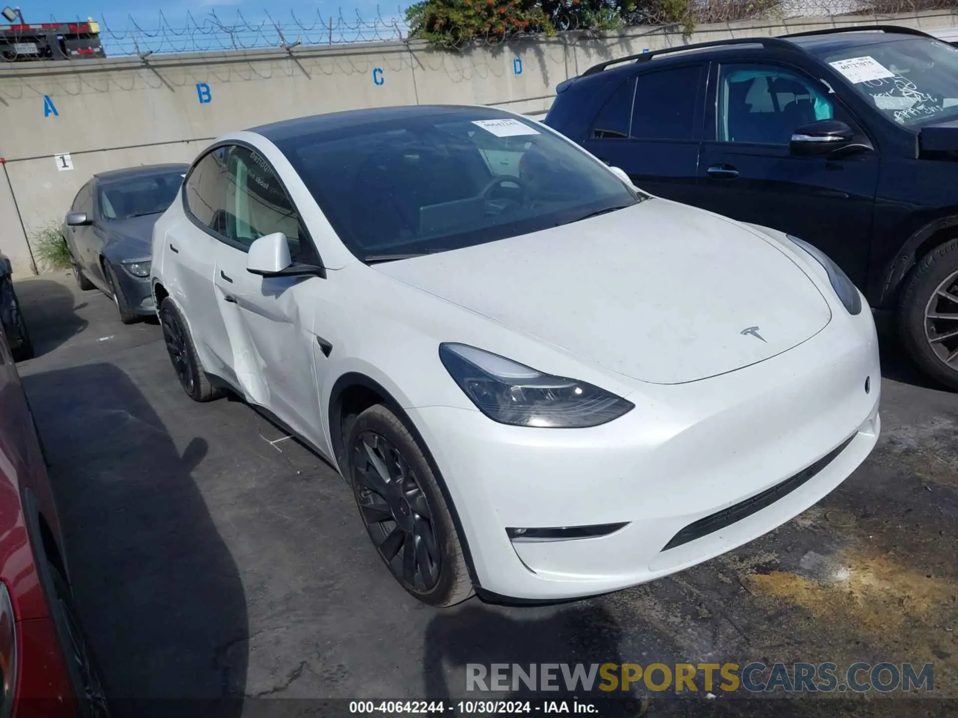 1 Photograph of a damaged car 7SAYGAEE6PF769769 TESLA MODEL Y 2023