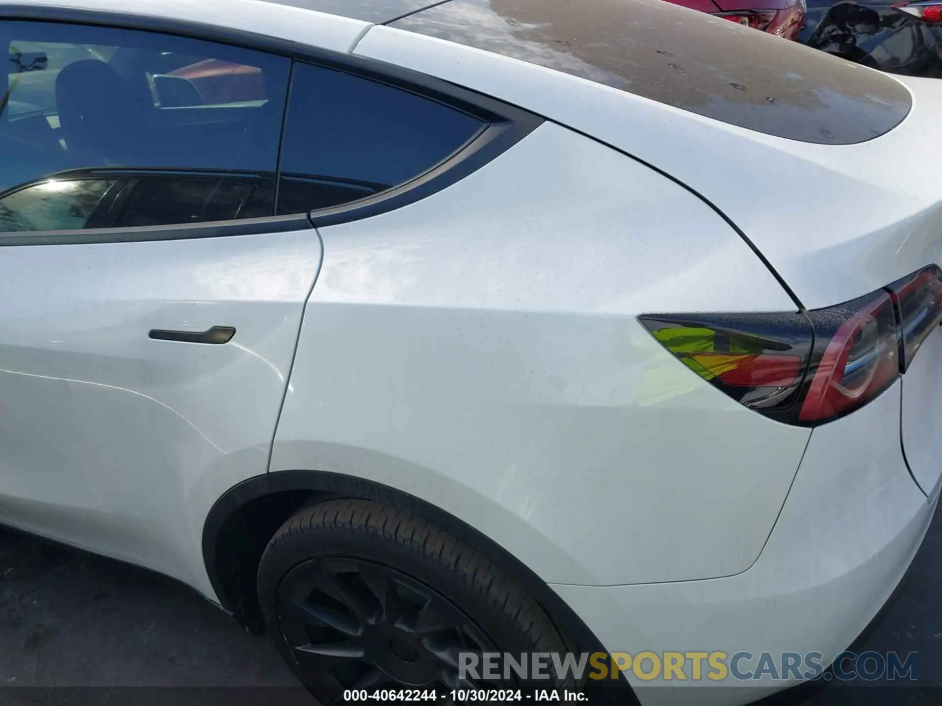 15 Photograph of a damaged car 7SAYGAEE6PF769769 TESLA MODEL Y 2023