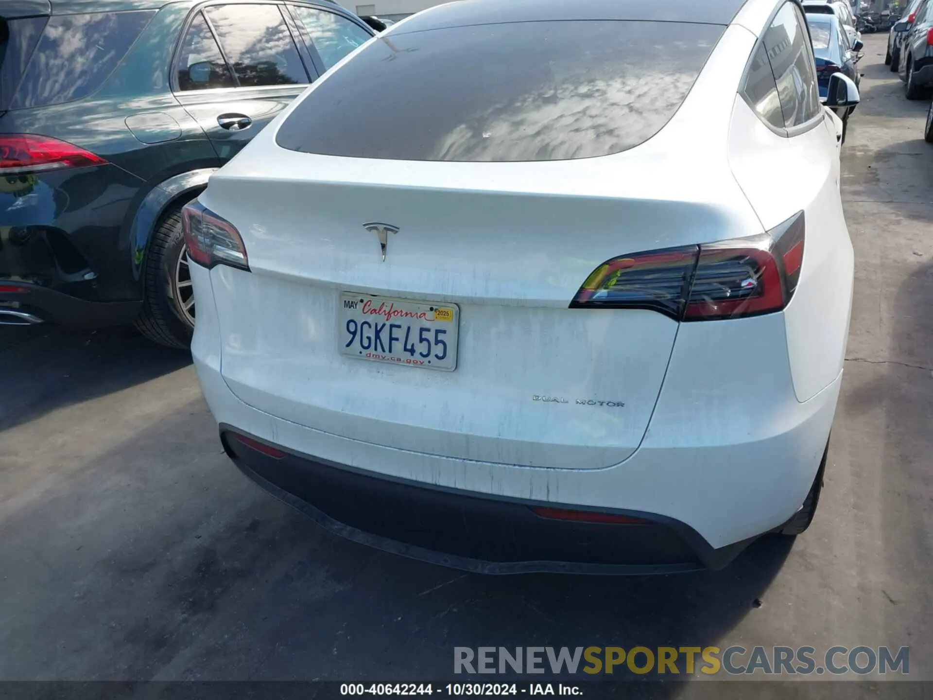 17 Photograph of a damaged car 7SAYGAEE6PF769769 TESLA MODEL Y 2023