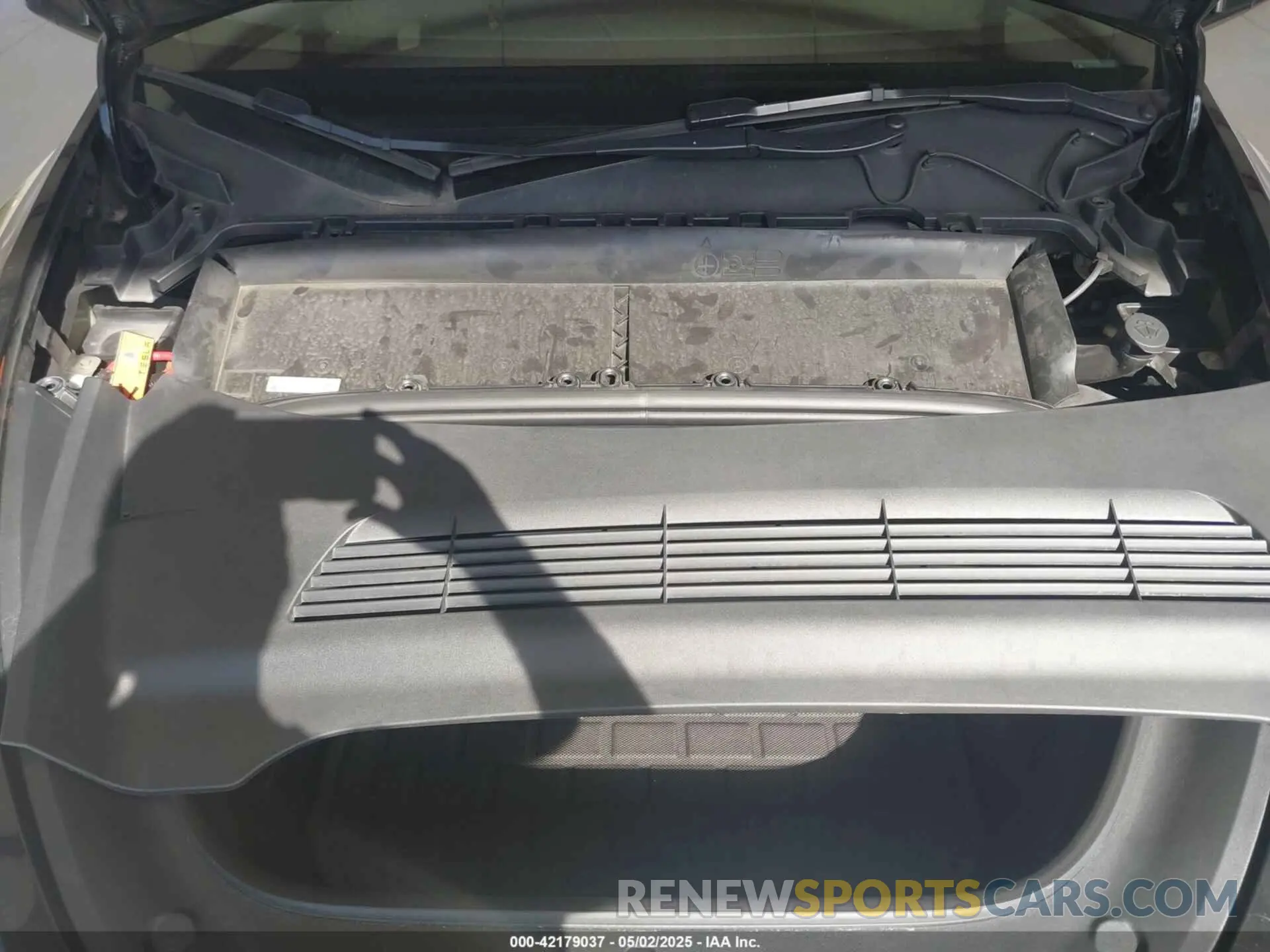 10 Photograph of a damaged car 7SAYGAEE6PF926507 TESLA MODEL Y 2023