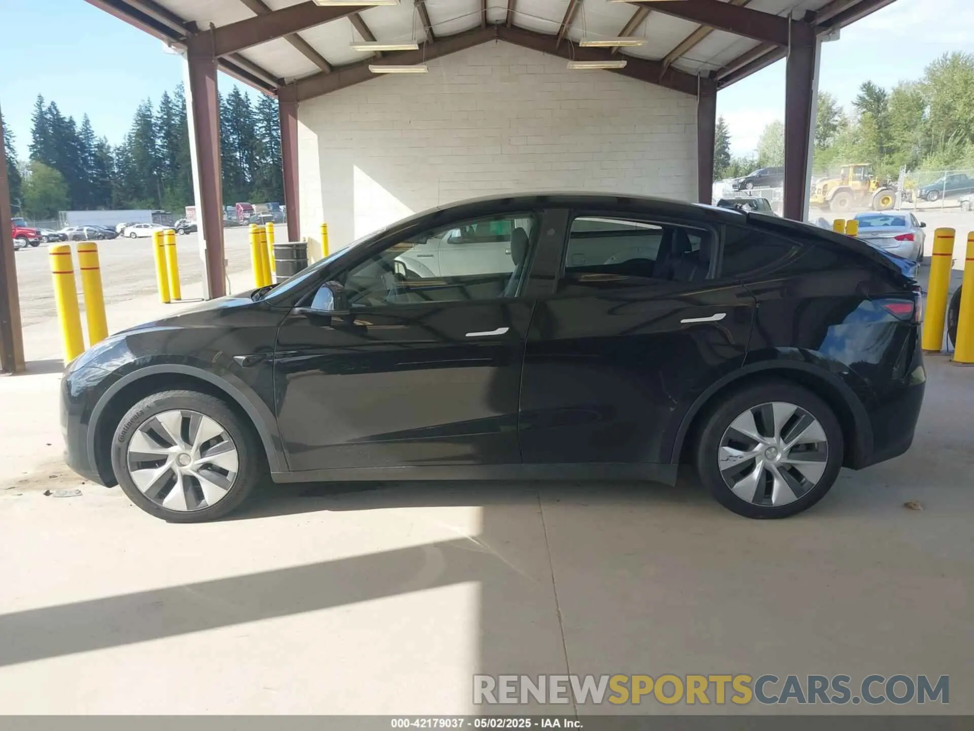 13 Photograph of a damaged car 7SAYGAEE6PF926507 TESLA MODEL Y 2023