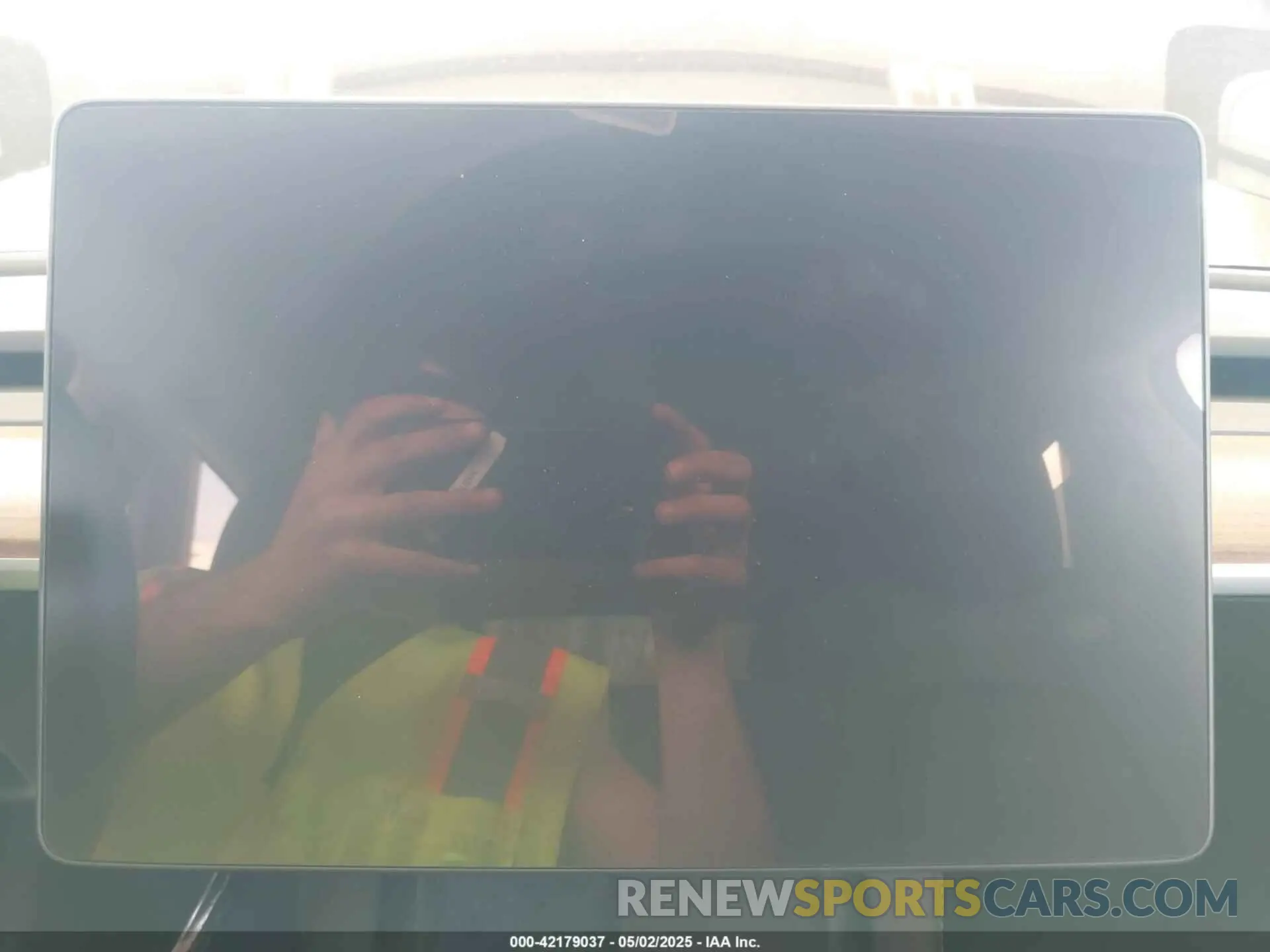 14 Photograph of a damaged car 7SAYGAEE6PF926507 TESLA MODEL Y 2023