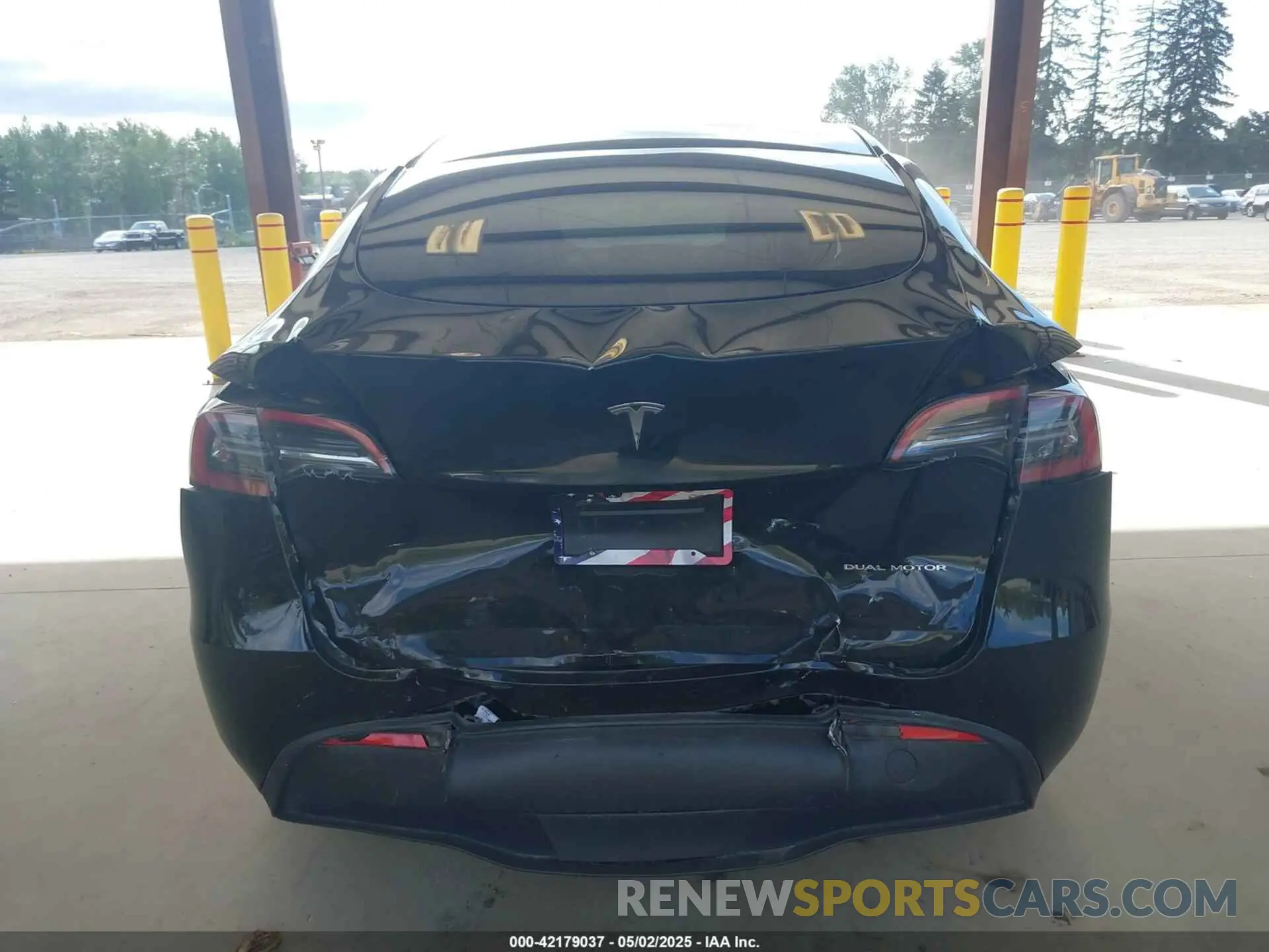 15 Photograph of a damaged car 7SAYGAEE6PF926507 TESLA MODEL Y 2023