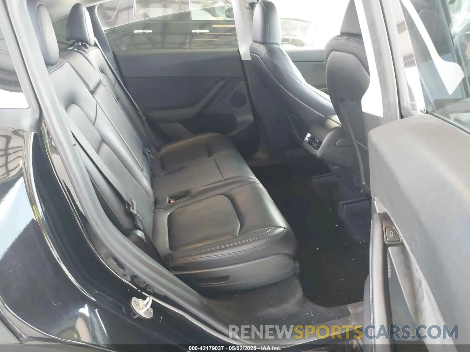 8 Photograph of a damaged car 7SAYGAEE6PF926507 TESLA MODEL Y 2023