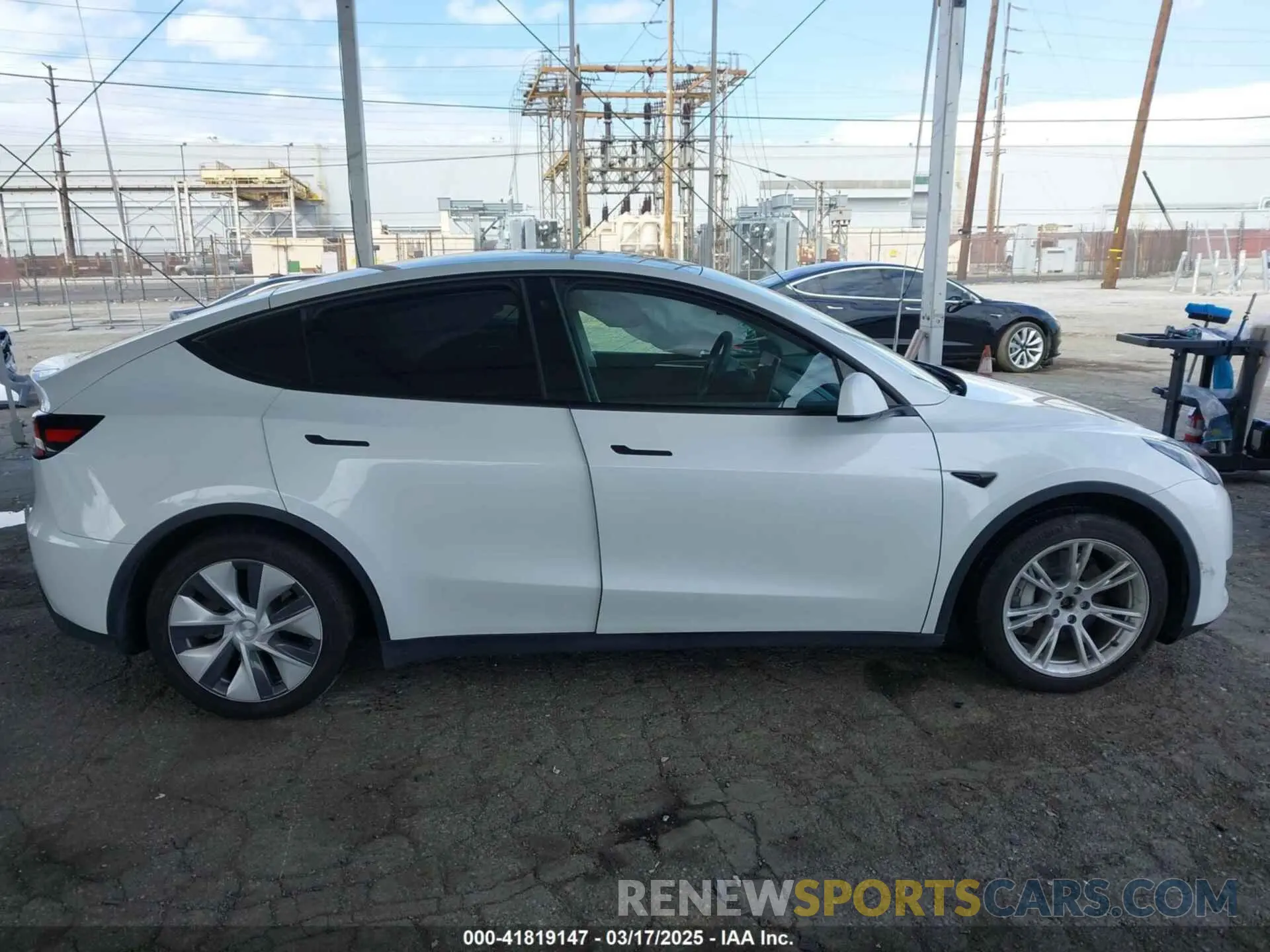13 Photograph of a damaged car 7SAYGAEE7PF607195 TESLA MODEL Y 2023