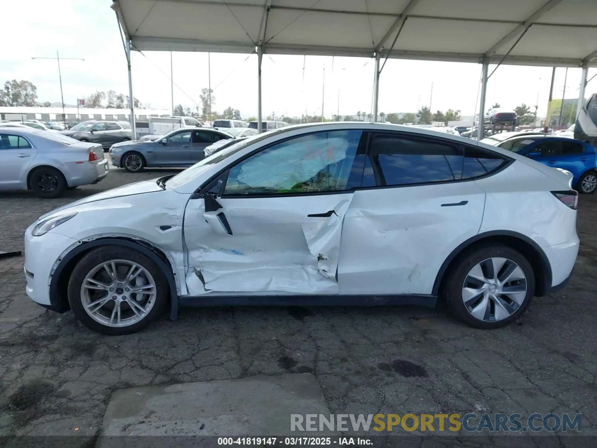 14 Photograph of a damaged car 7SAYGAEE7PF607195 TESLA MODEL Y 2023