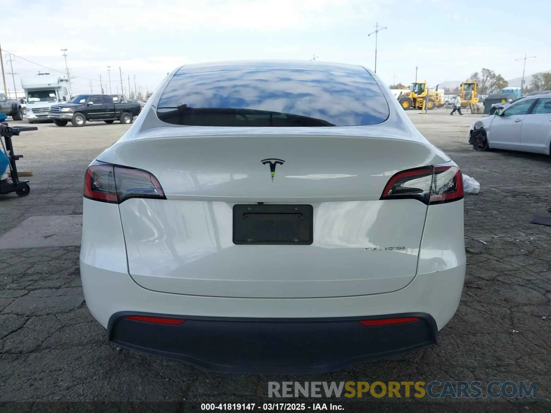 16 Photograph of a damaged car 7SAYGAEE7PF607195 TESLA MODEL Y 2023