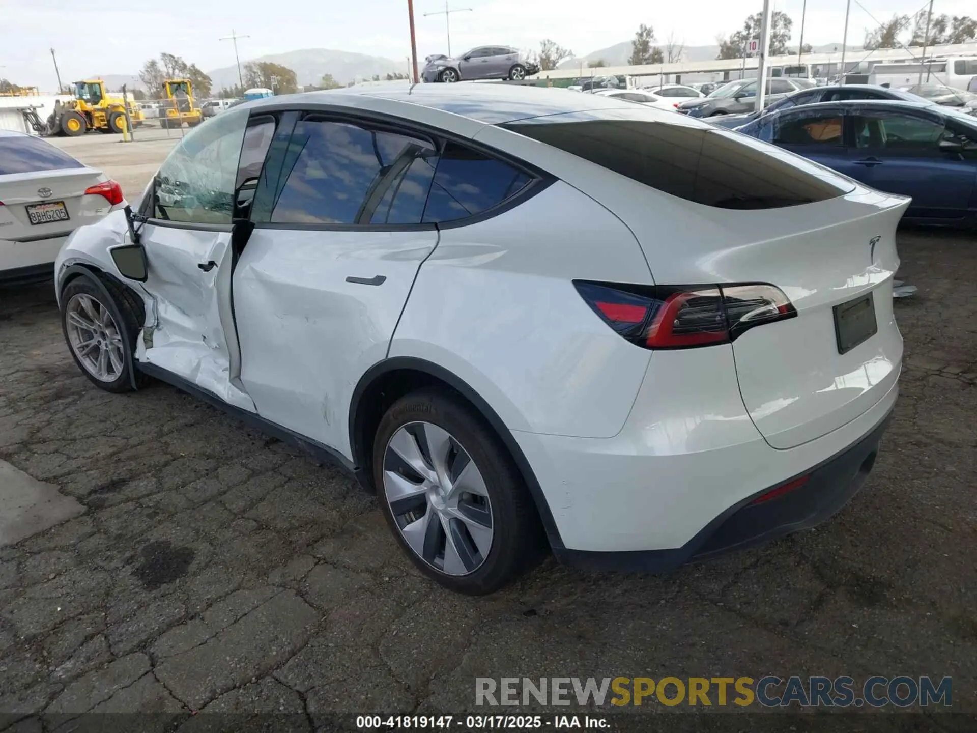 3 Photograph of a damaged car 7SAYGAEE7PF607195 TESLA MODEL Y 2023