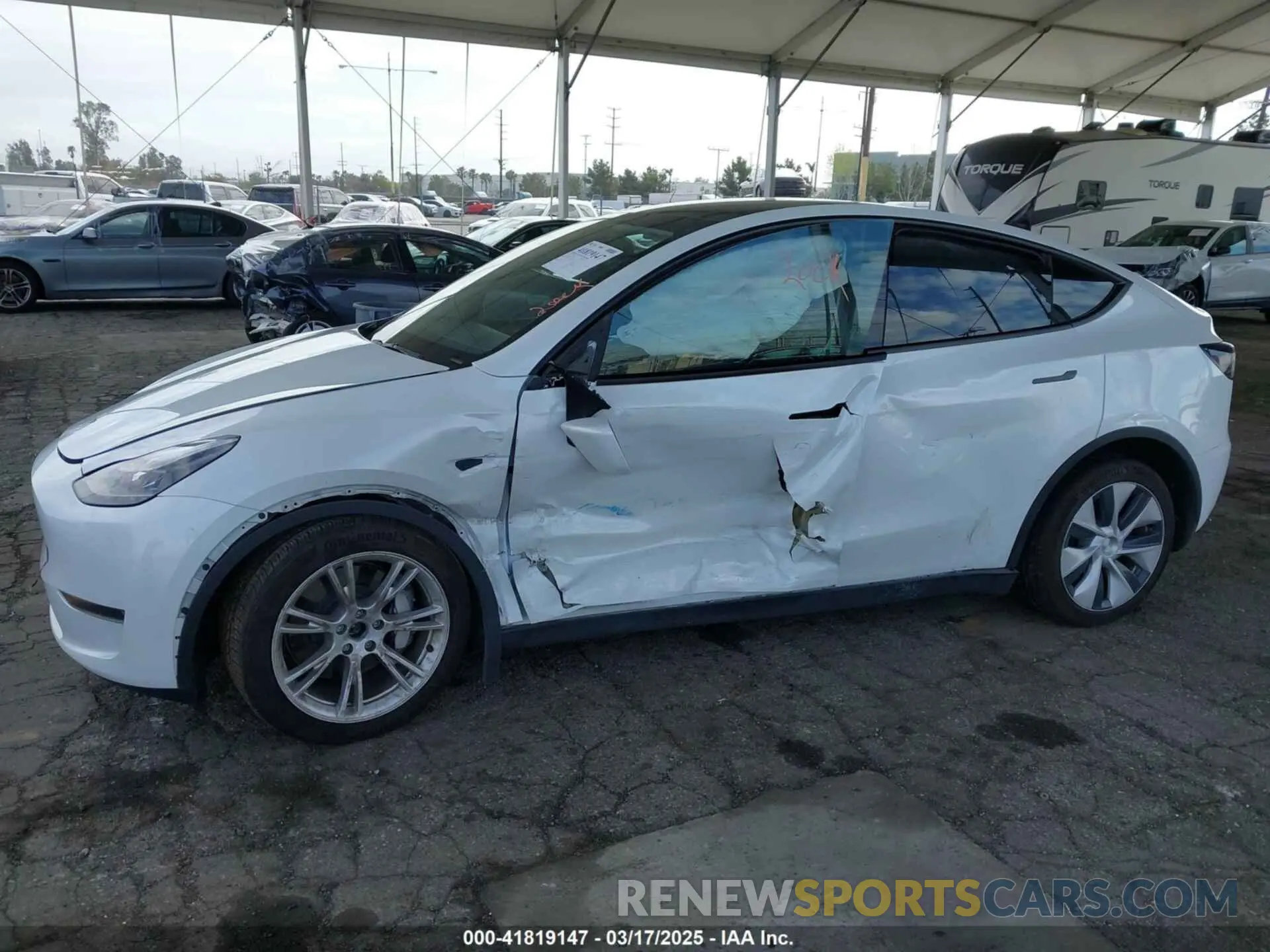 6 Photograph of a damaged car 7SAYGAEE7PF607195 TESLA MODEL Y 2023