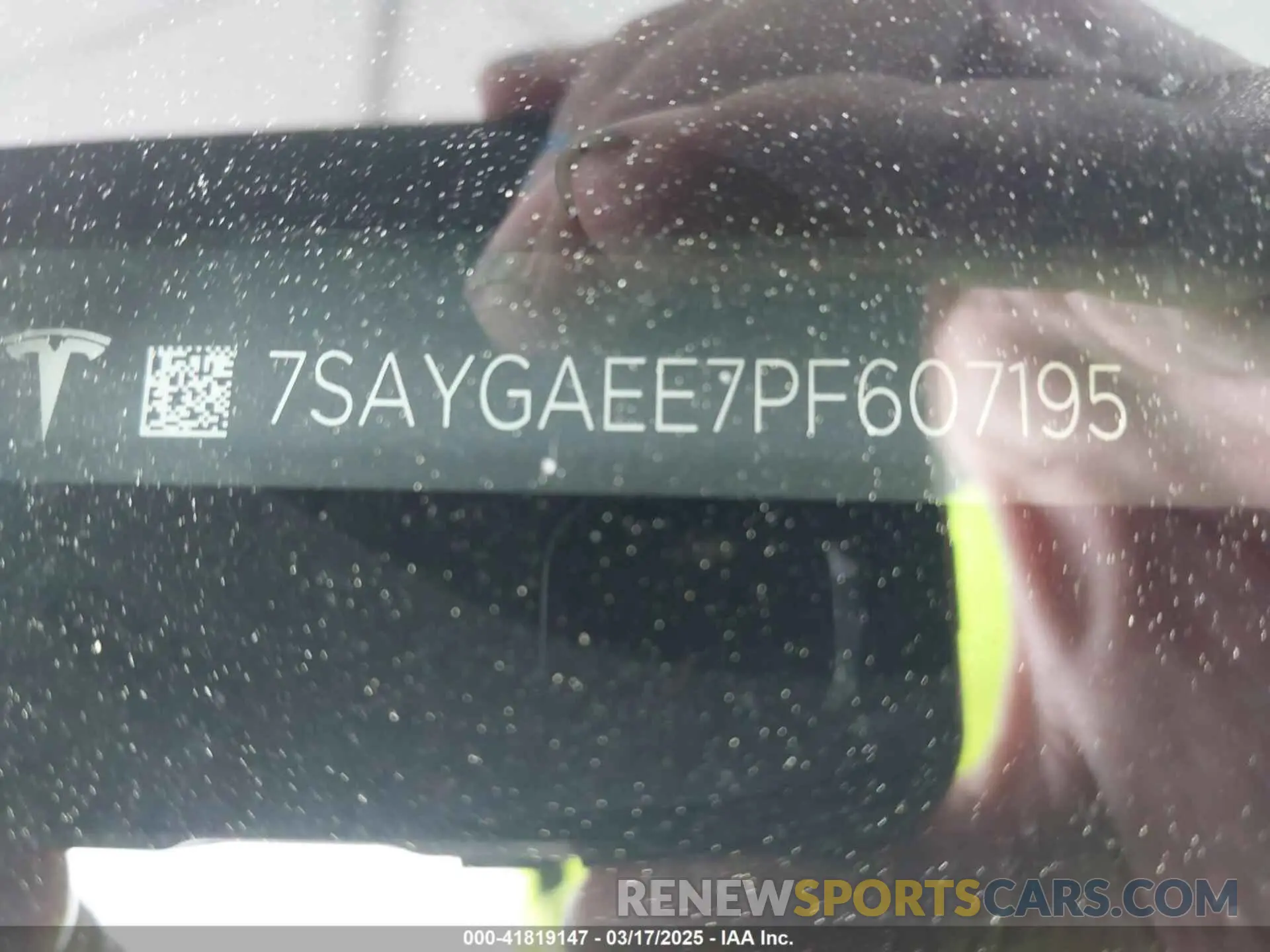 9 Photograph of a damaged car 7SAYGAEE7PF607195 TESLA MODEL Y 2023