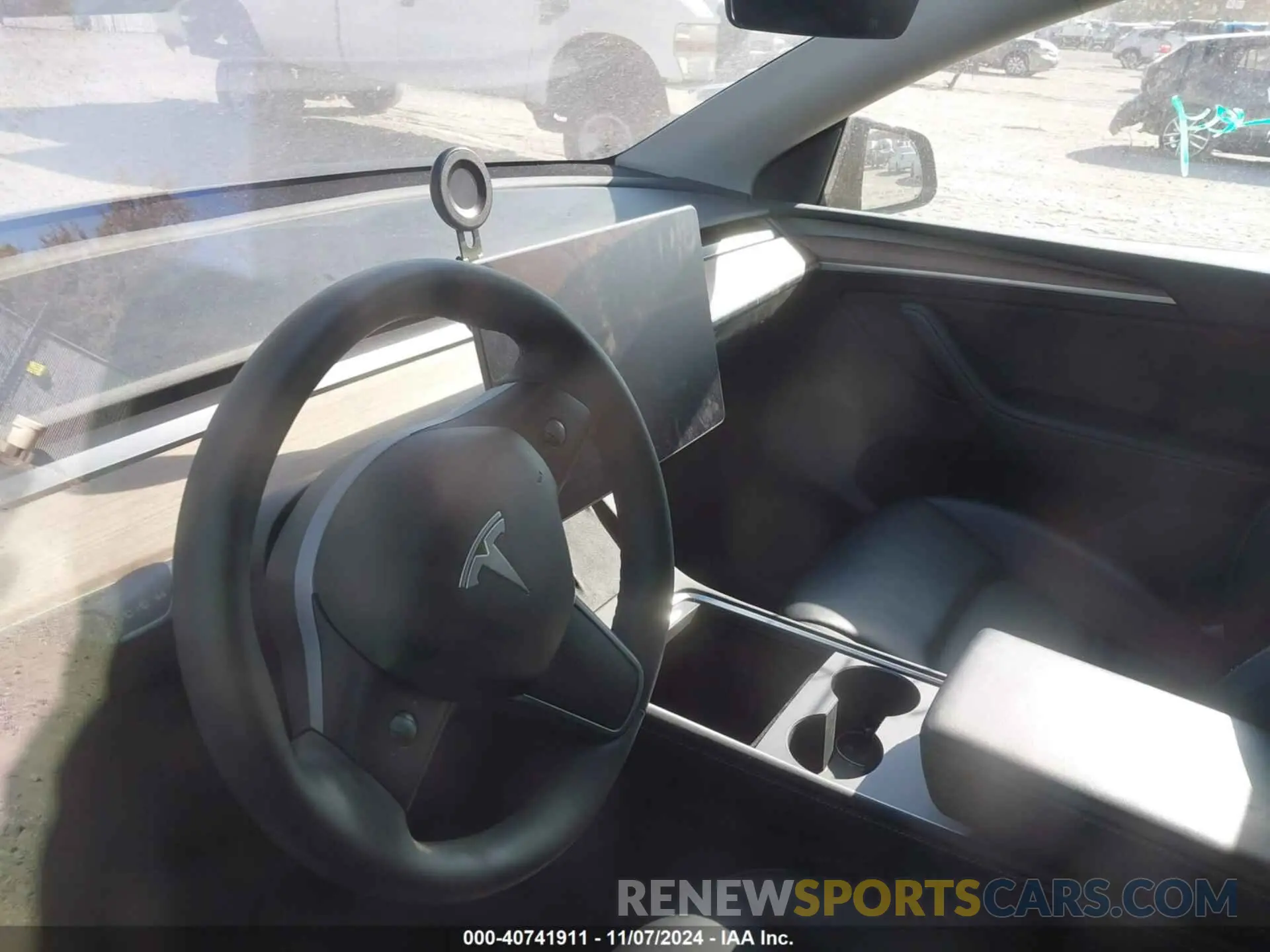 18 Photograph of a damaged car 7SAYGAEE7PF613000 TESLA MODEL Y 2023