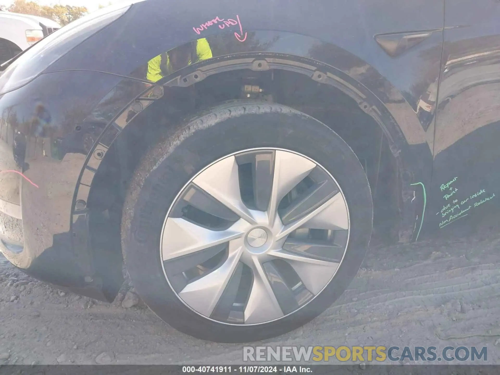 6 Photograph of a damaged car 7SAYGAEE7PF613000 TESLA MODEL Y 2023