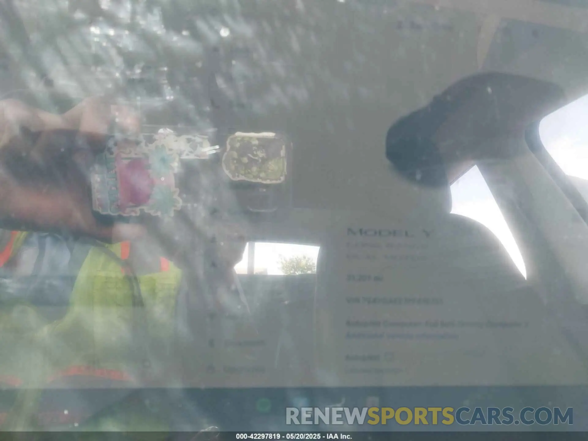 19 Photograph of a damaged car 7SAYGAEE7PF615751 TESLA MODEL Y 2023