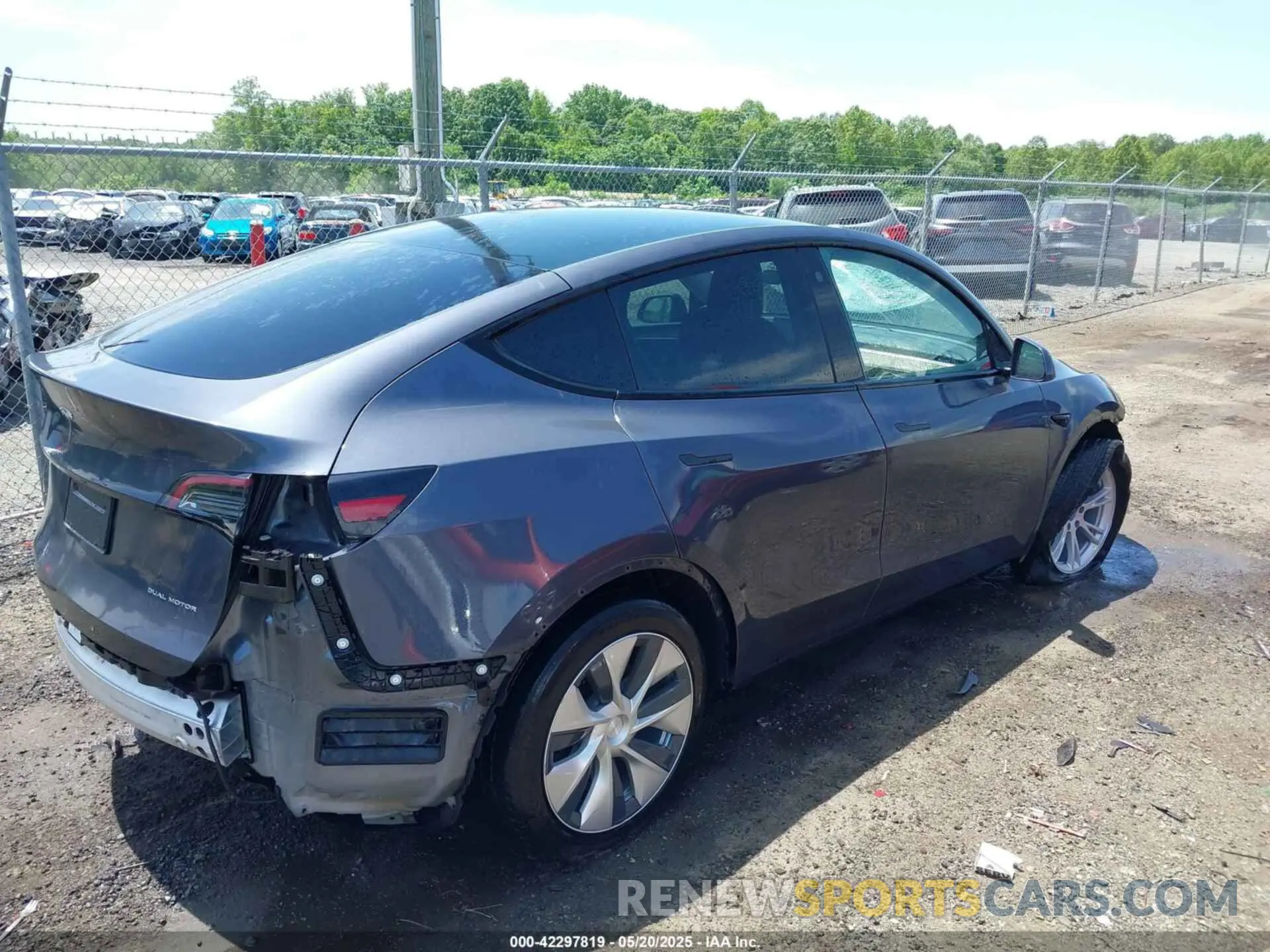 4 Photograph of a damaged car 7SAYGAEE7PF615751 TESLA MODEL Y 2023