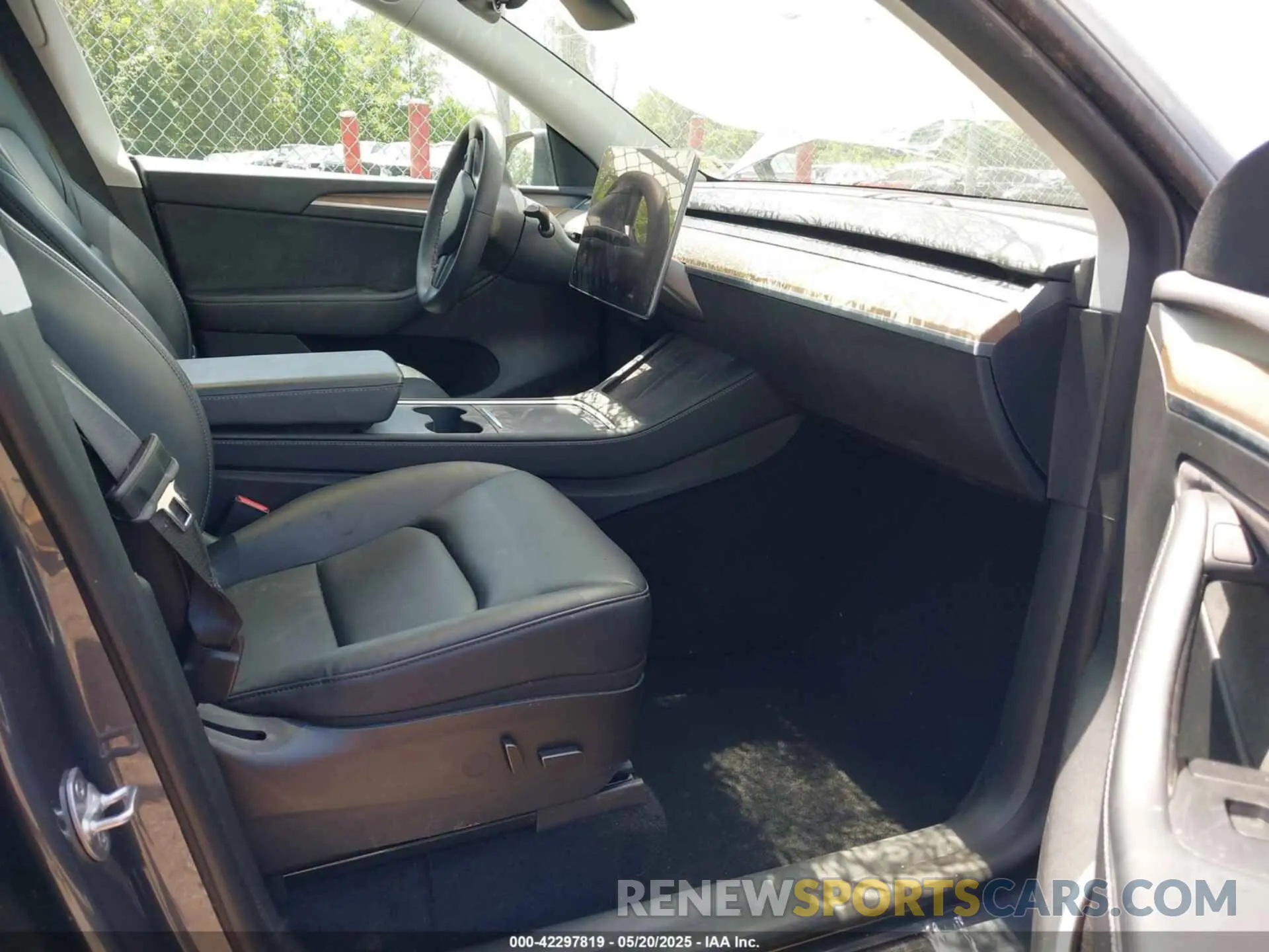 5 Photograph of a damaged car 7SAYGAEE7PF615751 TESLA MODEL Y 2023