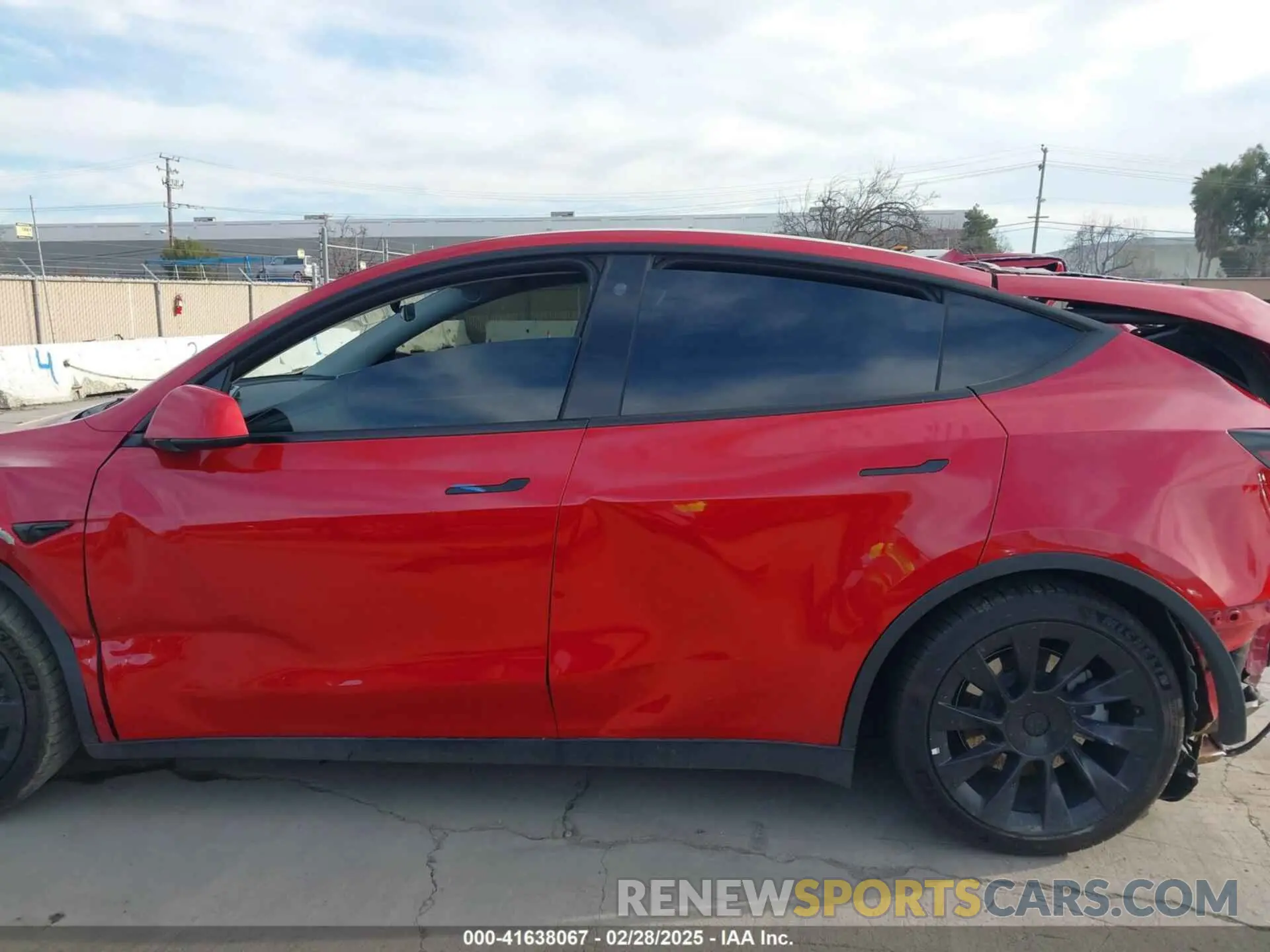 14 Photograph of a damaged car 7SAYGAEE7PF713761 TESLA MODEL Y 2023