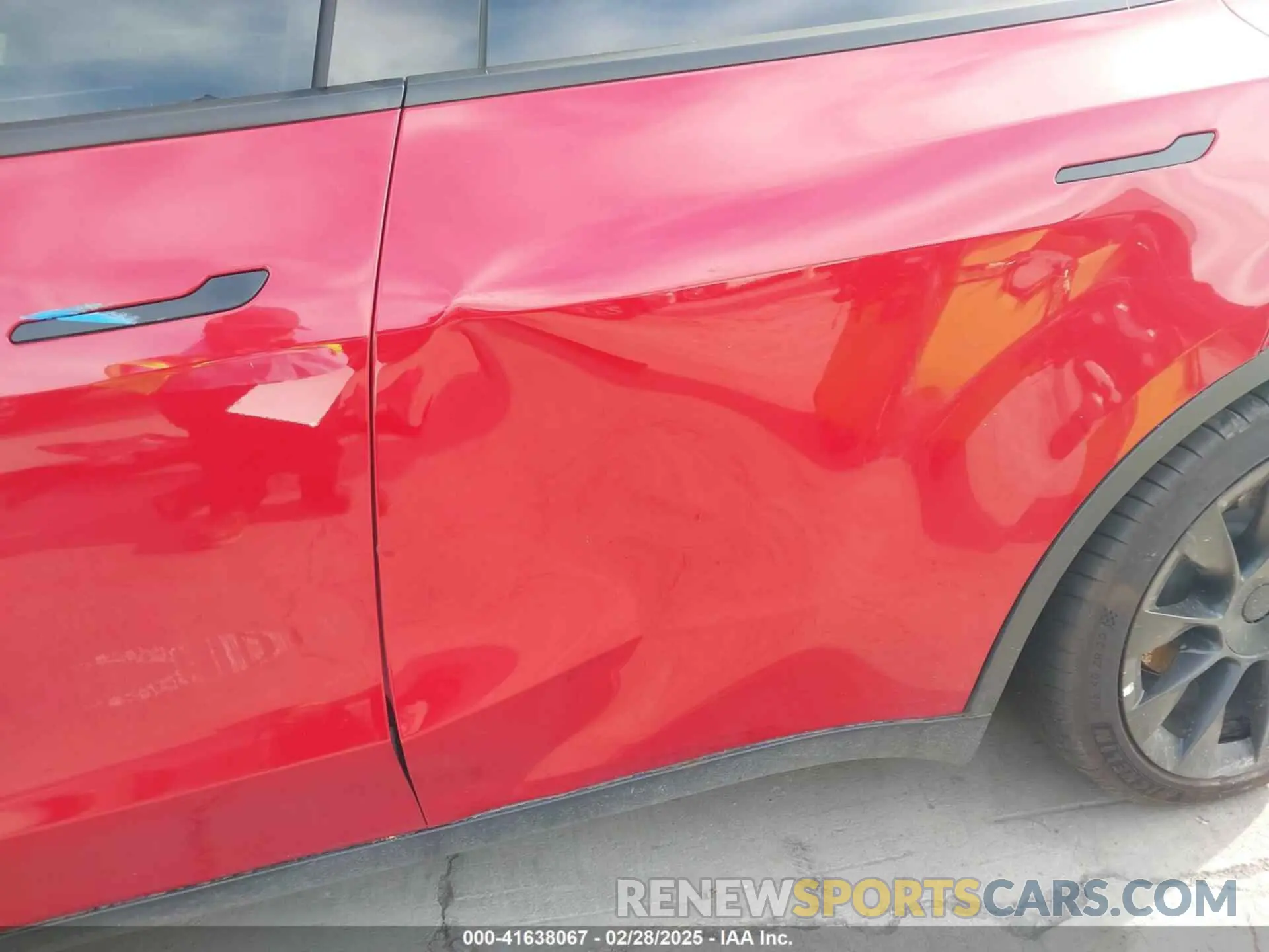 19 Photograph of a damaged car 7SAYGAEE7PF713761 TESLA MODEL Y 2023