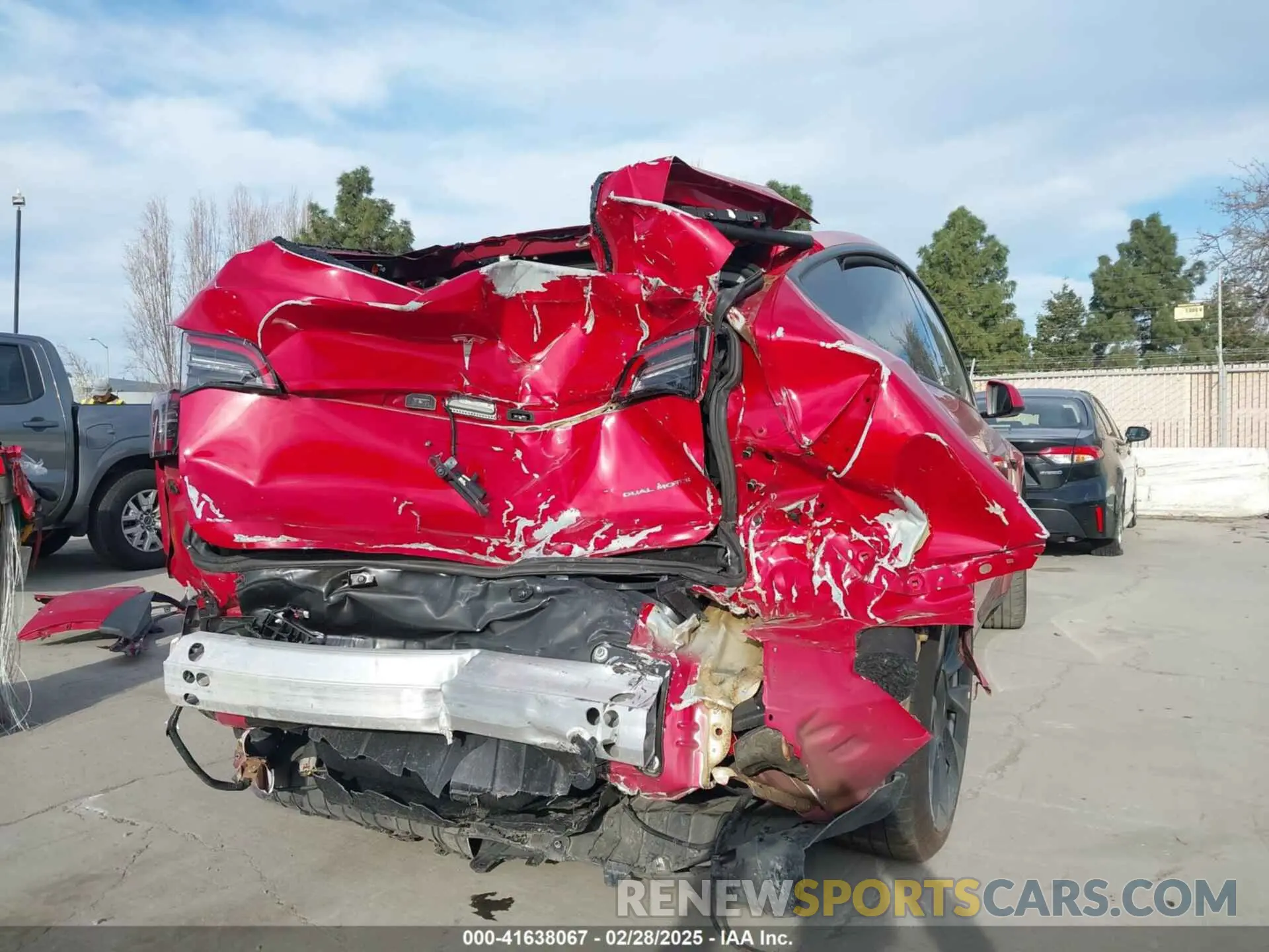 6 Photograph of a damaged car 7SAYGAEE7PF713761 TESLA MODEL Y 2023