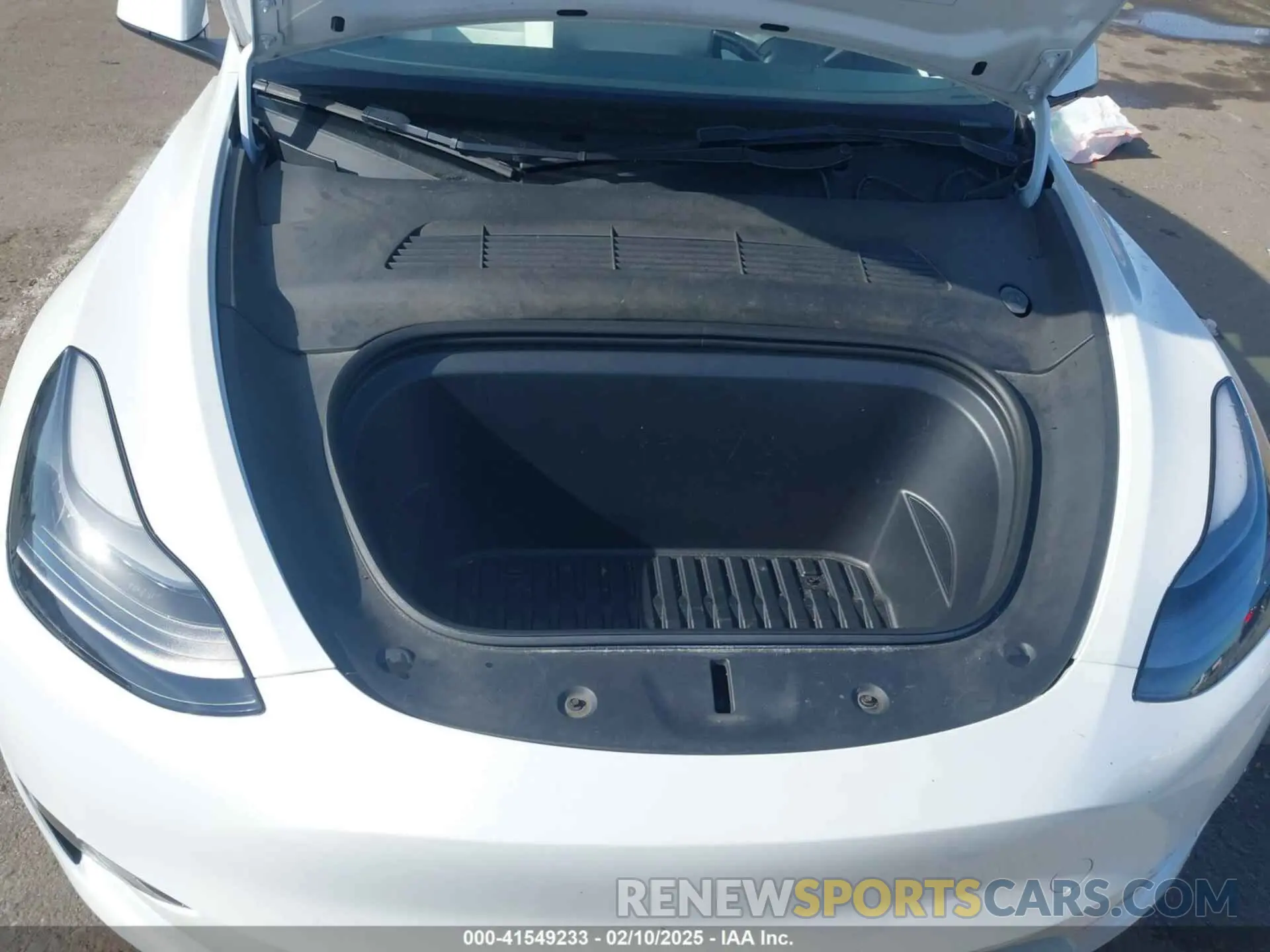 10 Photograph of a damaged car 7SAYGAEE7PF741155 TESLA MODEL Y 2023
