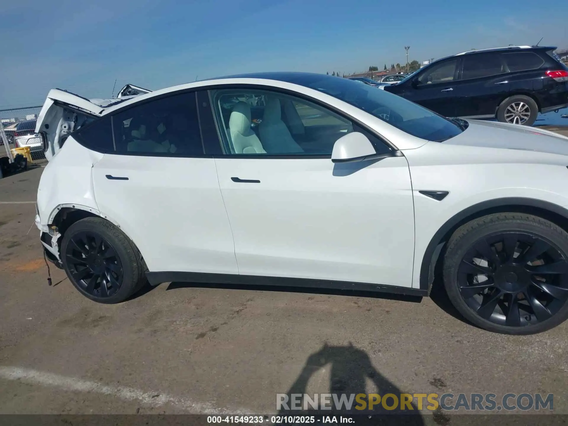 14 Photograph of a damaged car 7SAYGAEE7PF741155 TESLA MODEL Y 2023