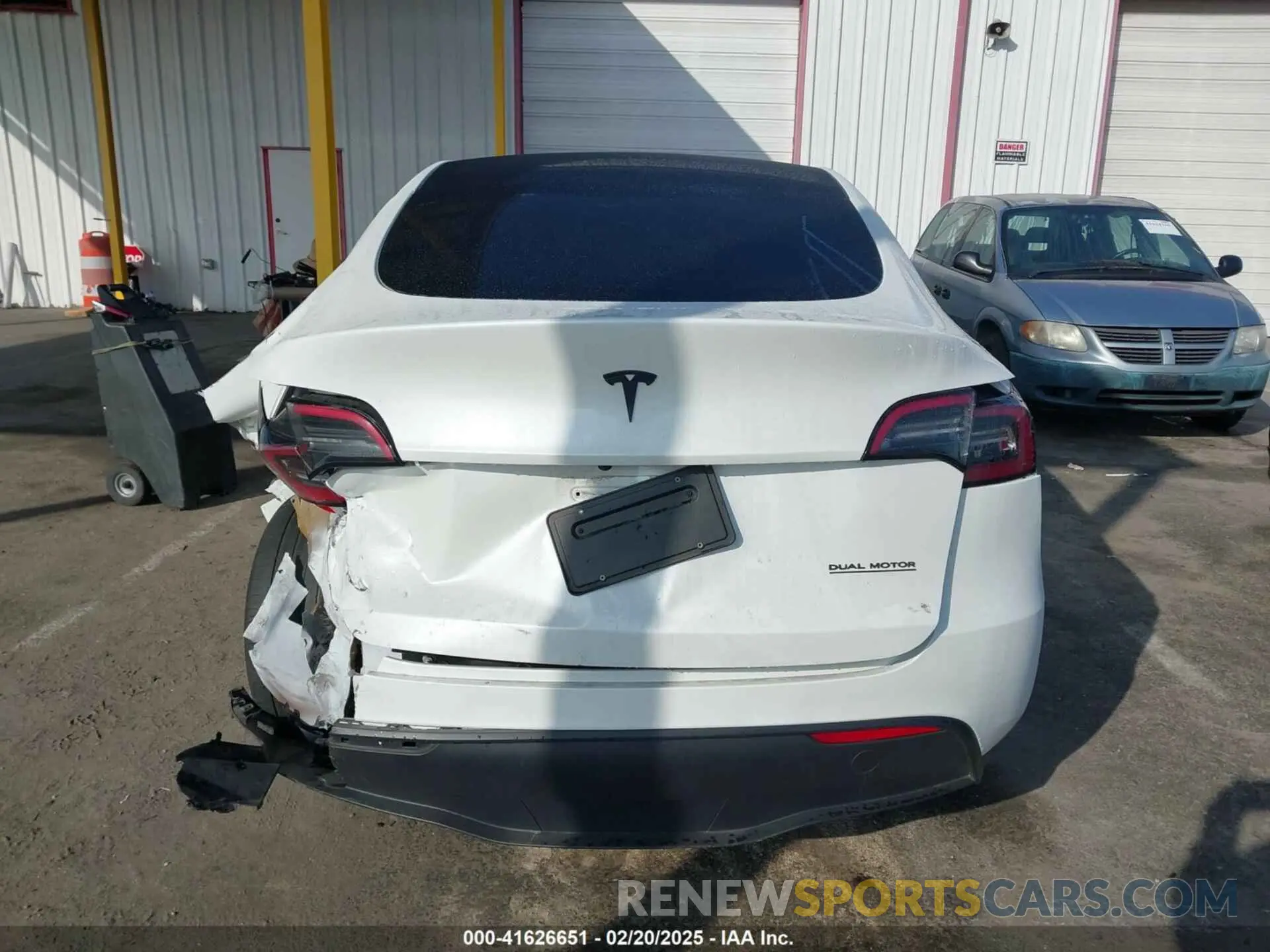 17 Photograph of a damaged car 7SAYGAEE7PF766735 TESLA MODEL Y 2023