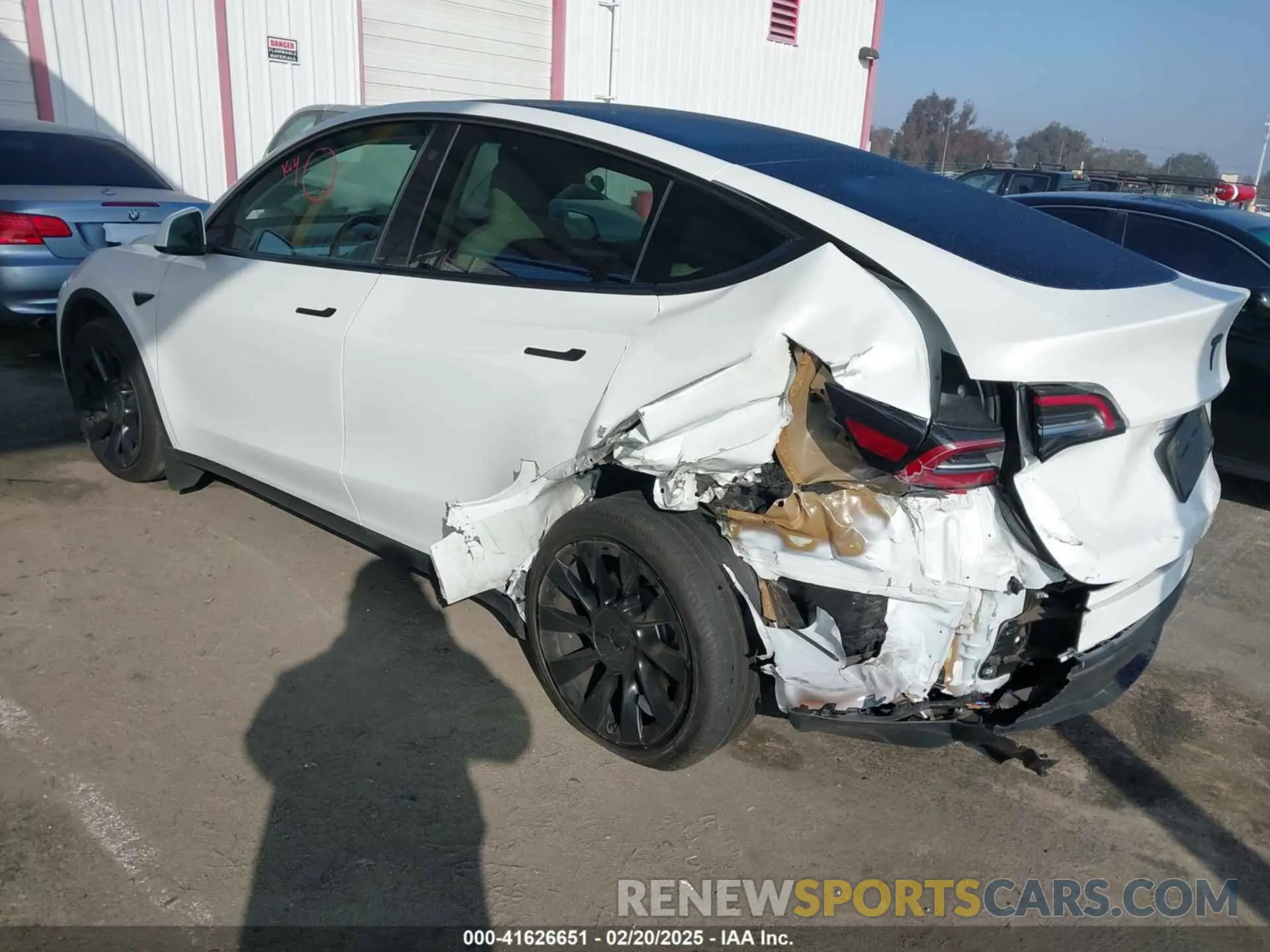3 Photograph of a damaged car 7SAYGAEE7PF766735 TESLA MODEL Y 2023