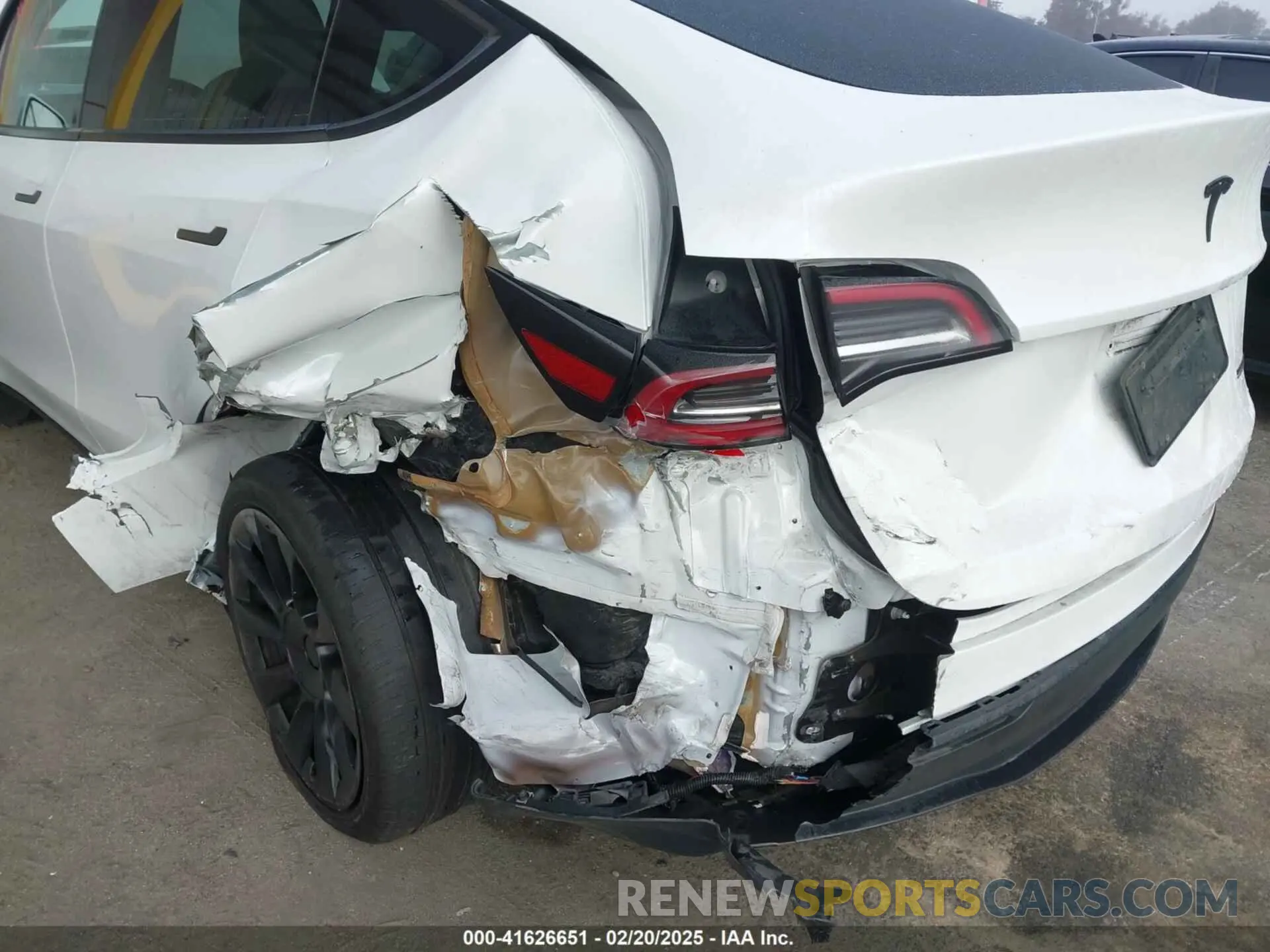 6 Photograph of a damaged car 7SAYGAEE7PF766735 TESLA MODEL Y 2023