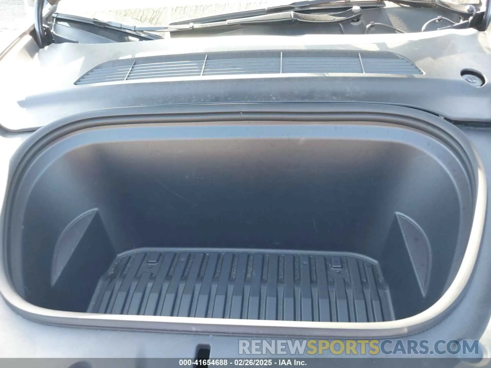 10 Photograph of a damaged car 7SAYGAEE7PF971620 TESLA MODEL Y 2023
