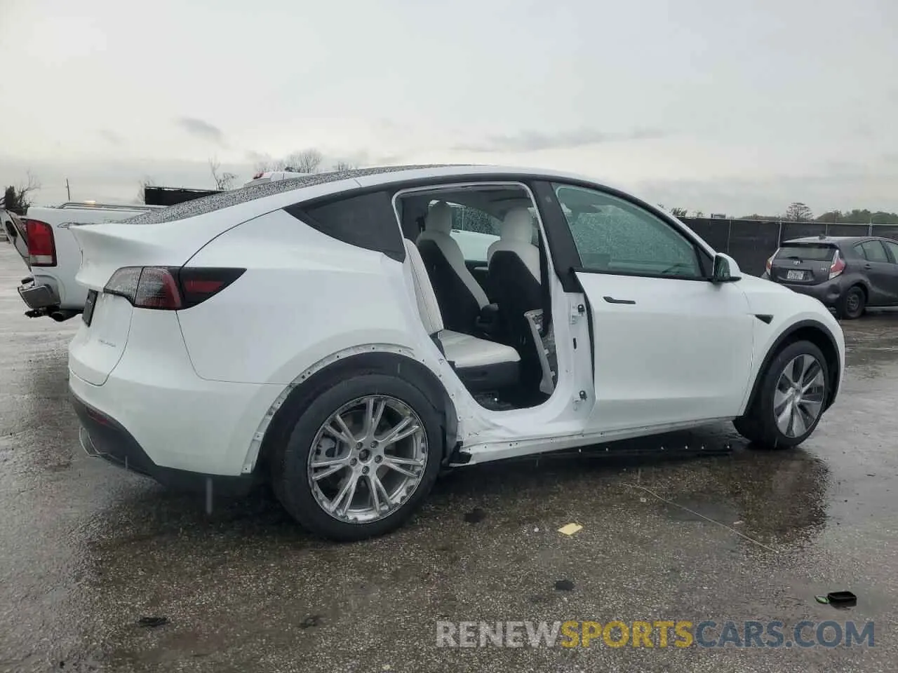 3 Photograph of a damaged car 7SAYGAEE8PF599740 TESLA MODEL Y 2023