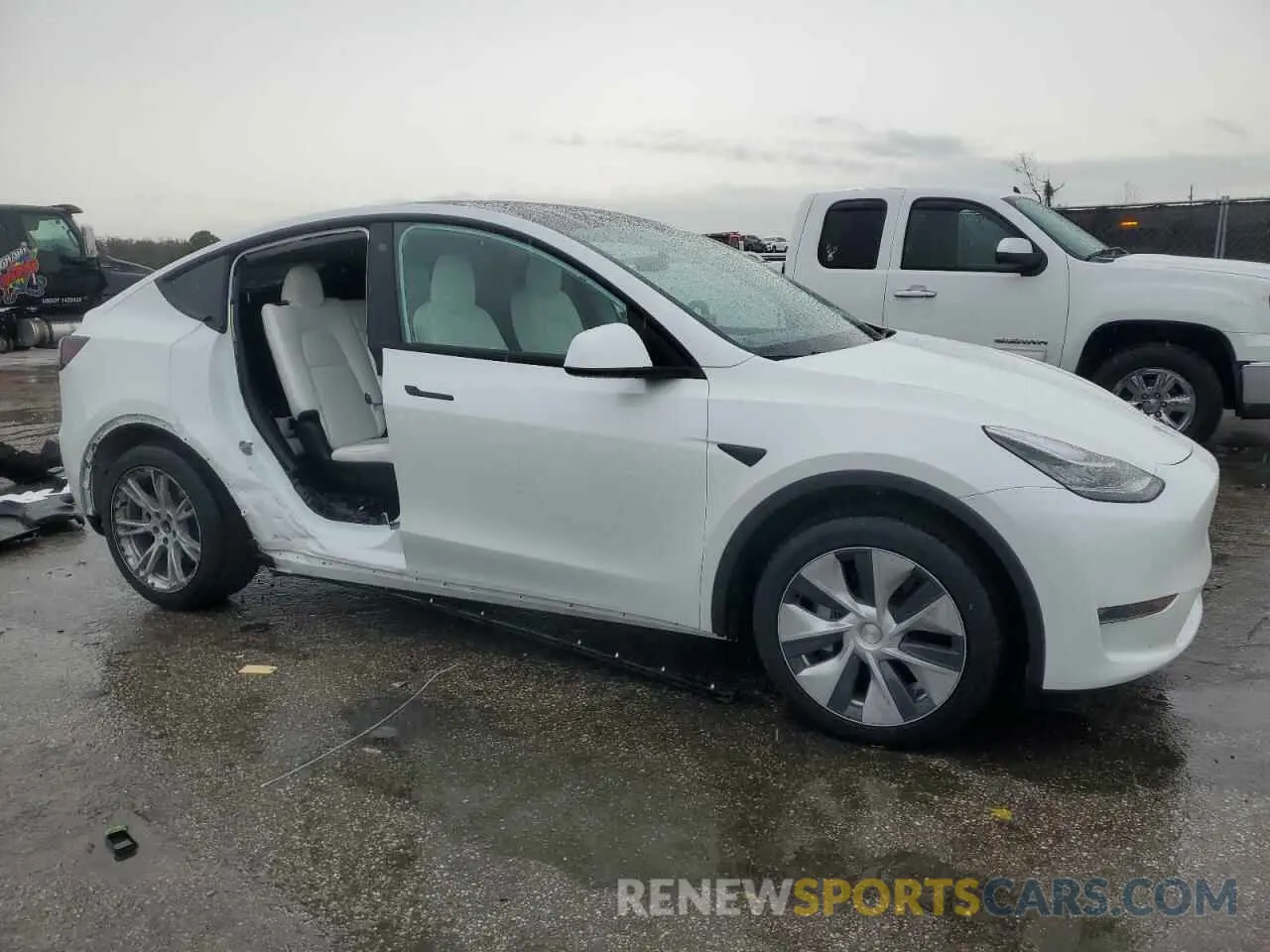 4 Photograph of a damaged car 7SAYGAEE8PF599740 TESLA MODEL Y 2023