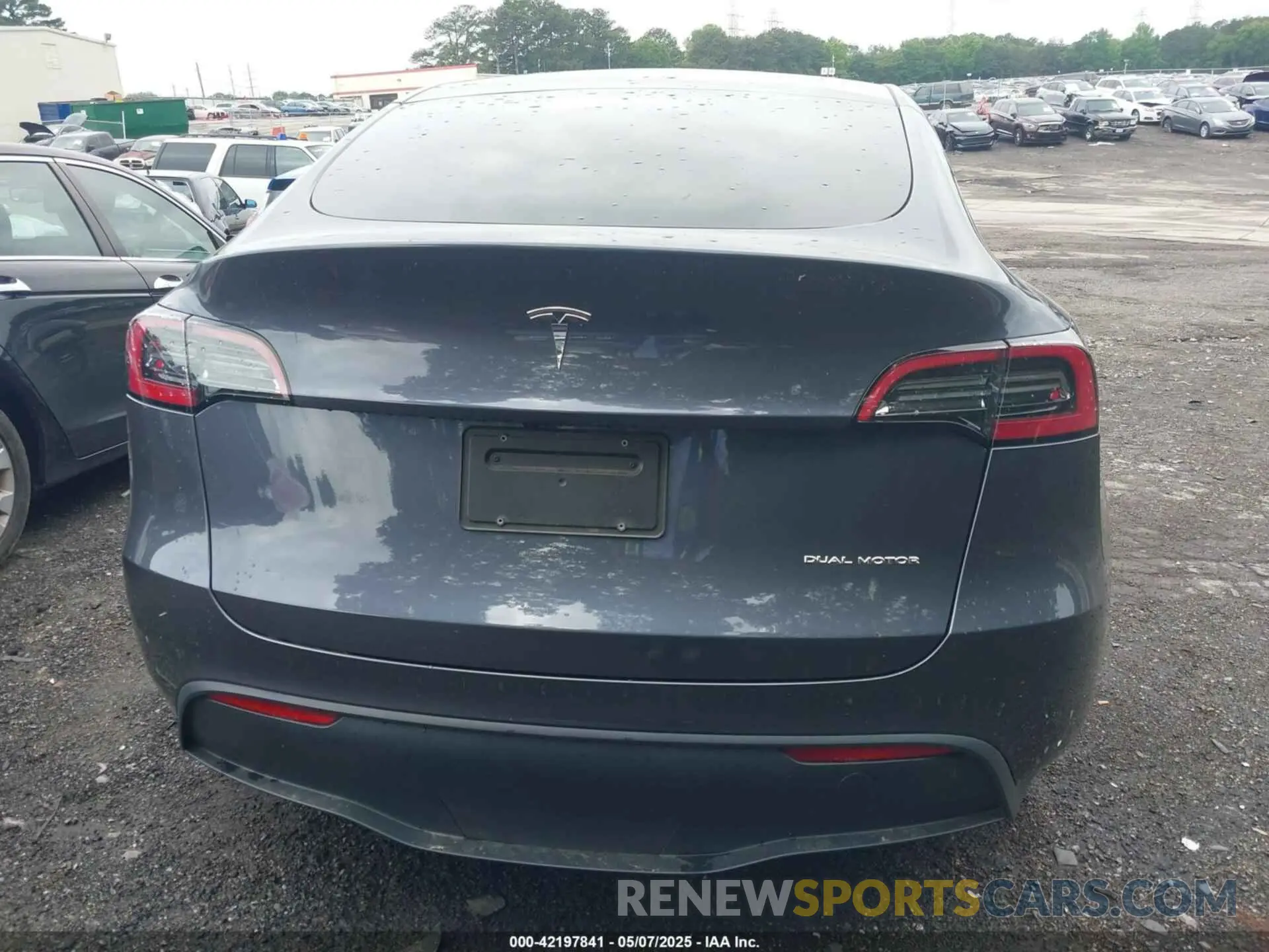 15 Photograph of a damaged car 7SAYGAEE8PF622191 TESLA MODEL Y 2023